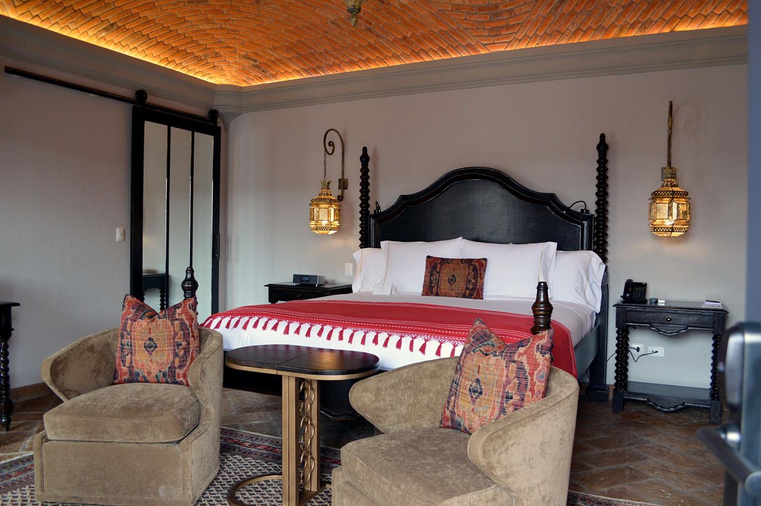 Luxury Suite - Photo 7