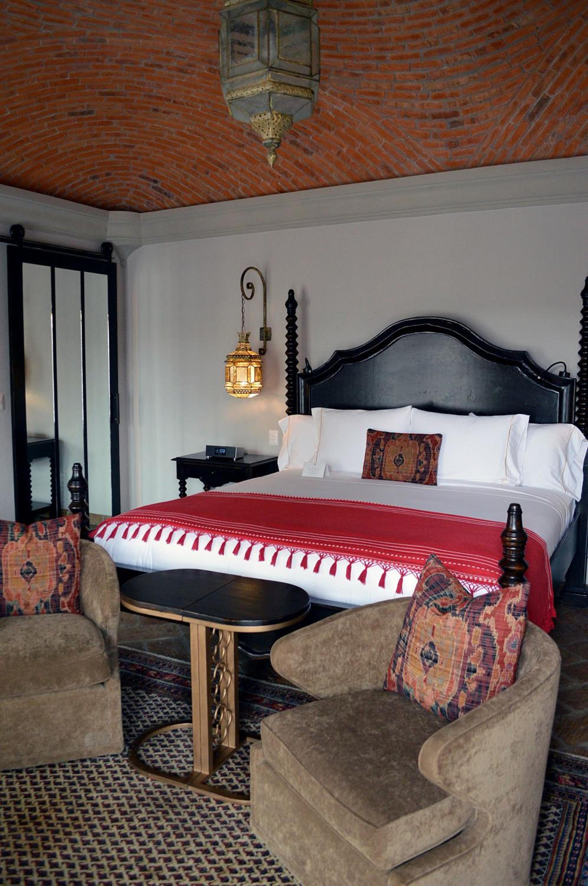 Luxury Suite - Photo 5