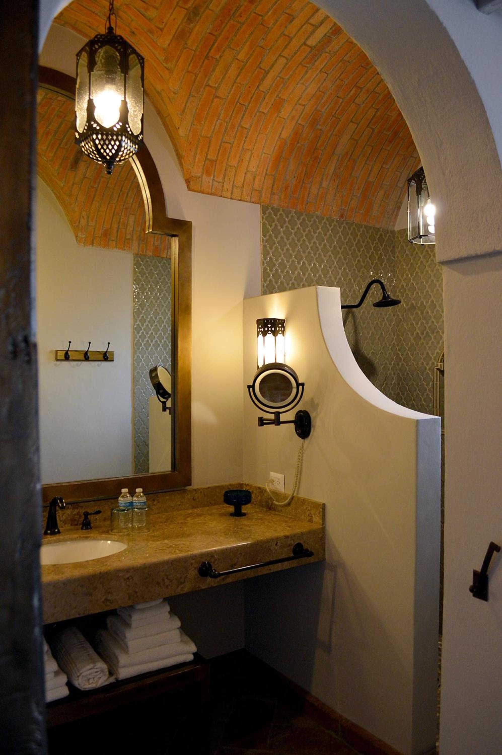 Luxury Suite - Photo 2