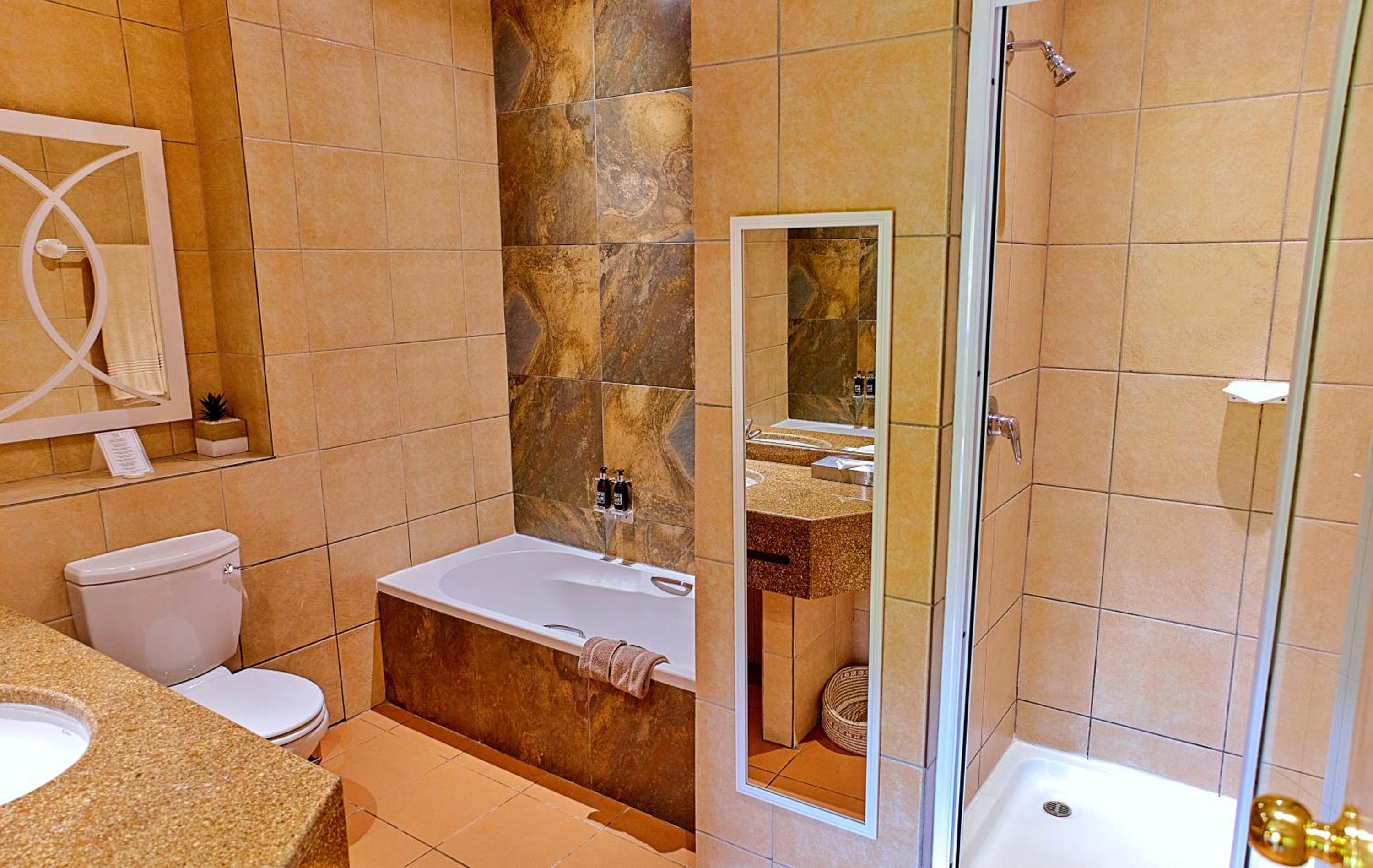 Deluxe King Room - Photo 10