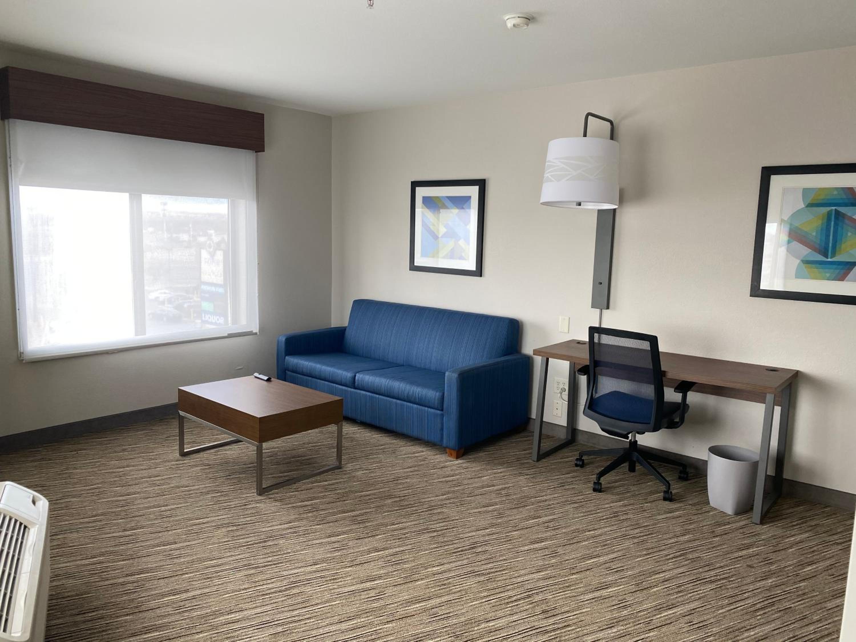 Queen Suite with Two Queen Beds and Sofa Bed - Photo 2