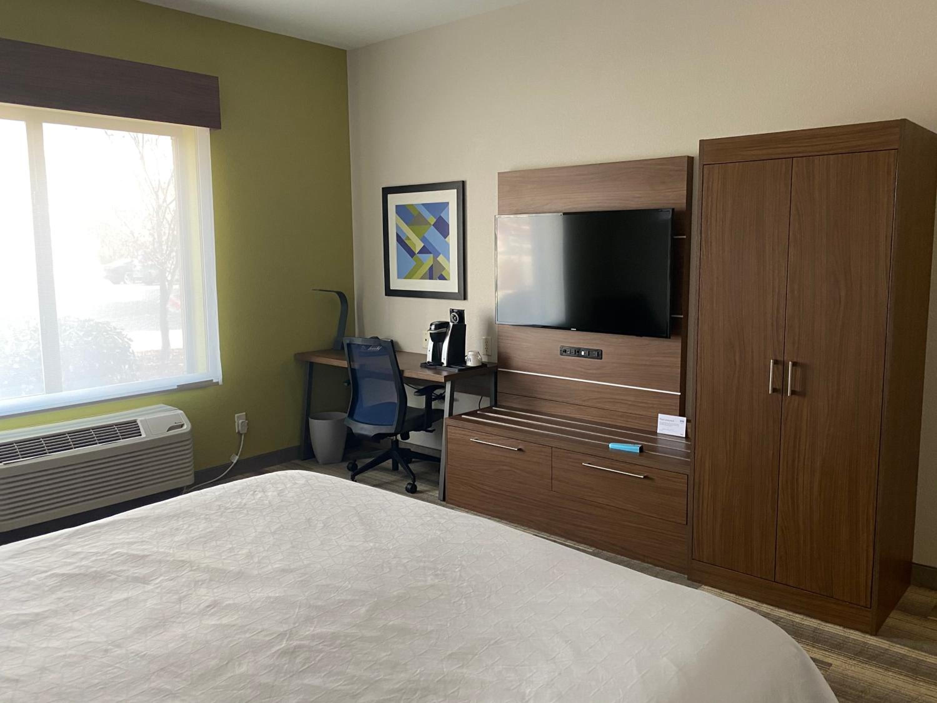 Standard King Room - Pet Friendly - Photo 7