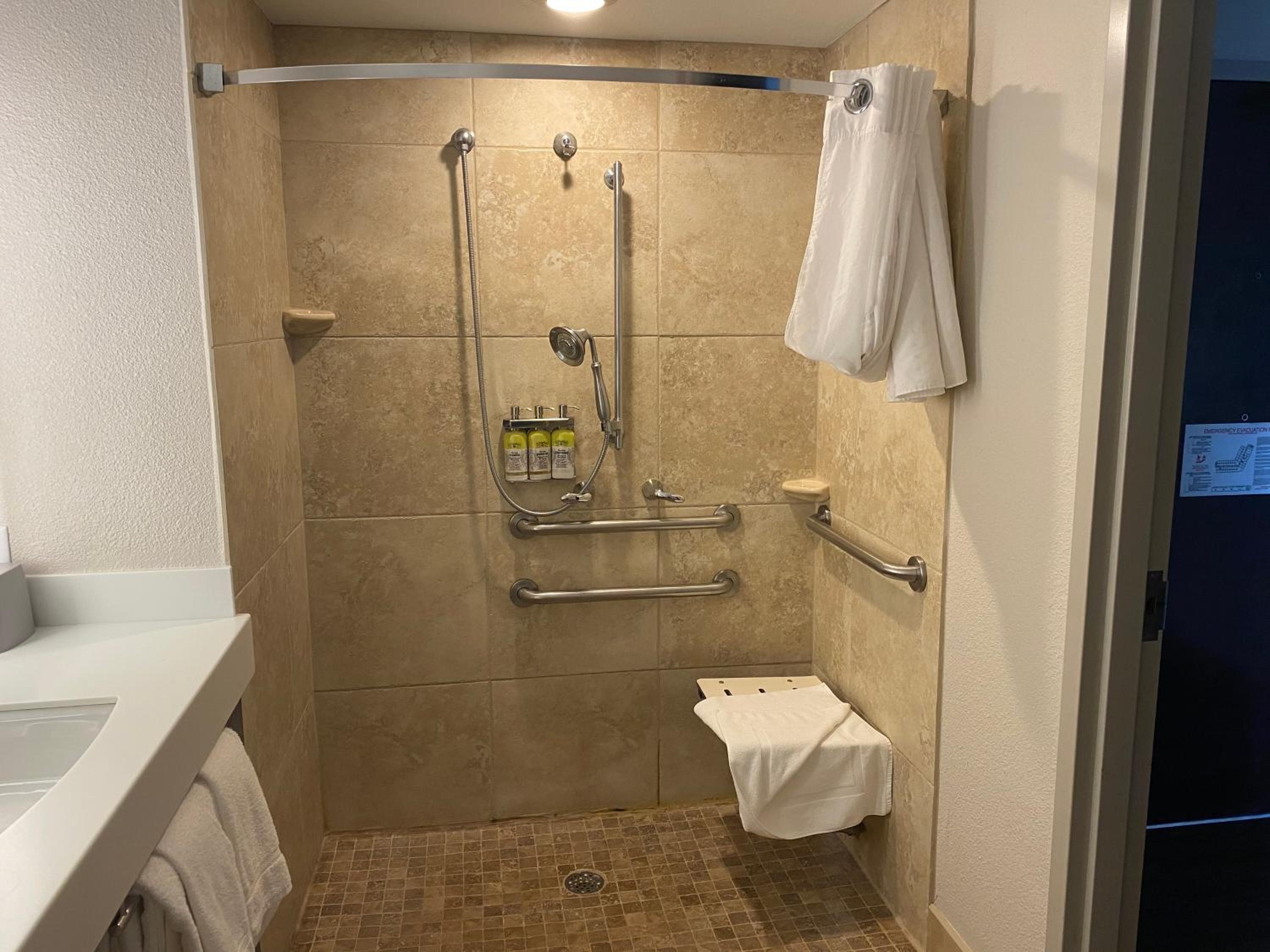 Standard Double Room with Two Double Beds and Roll-in Shower - Mobility Access - Photo 7
