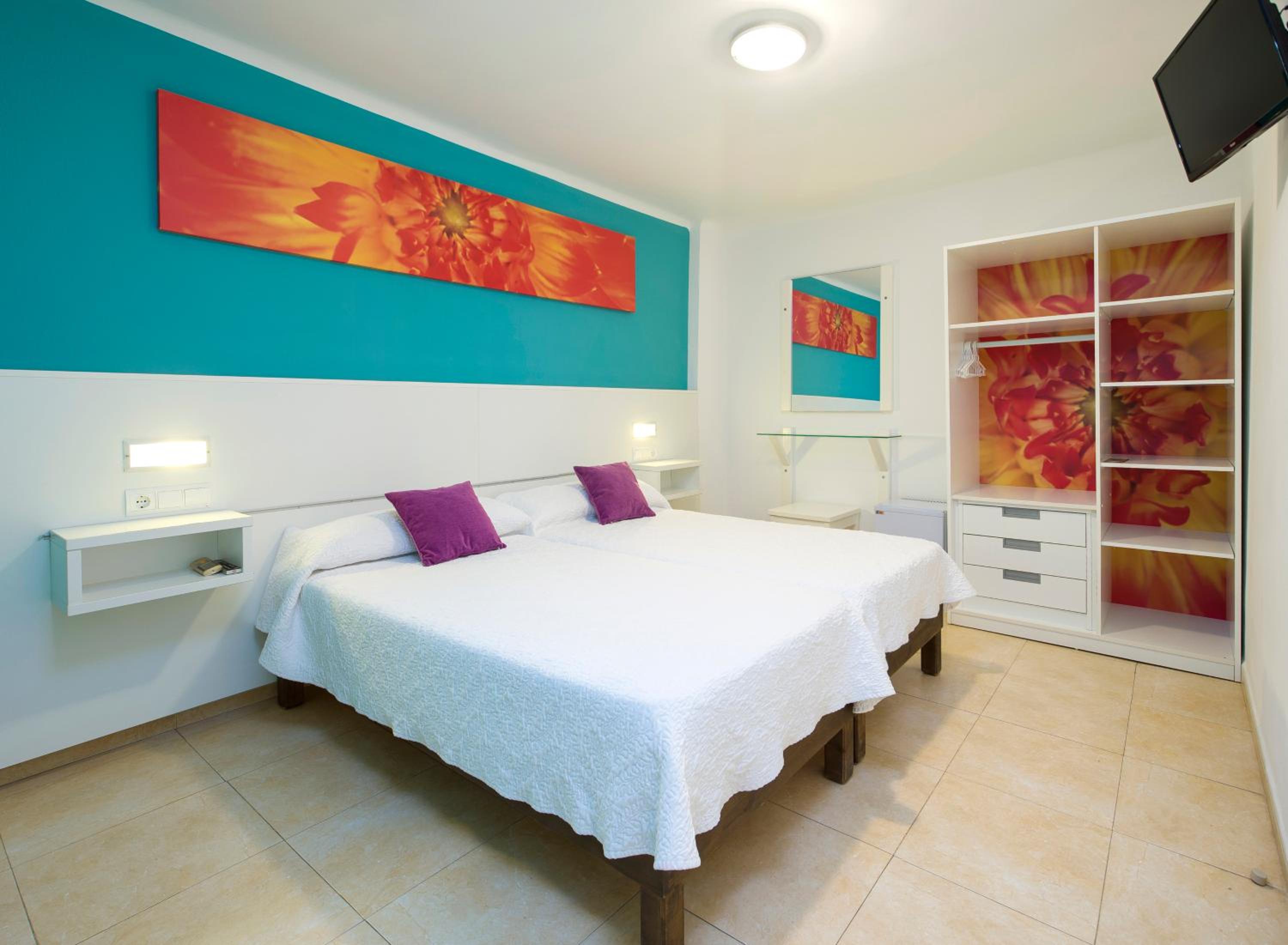 Double or Twin Room - Photo 3