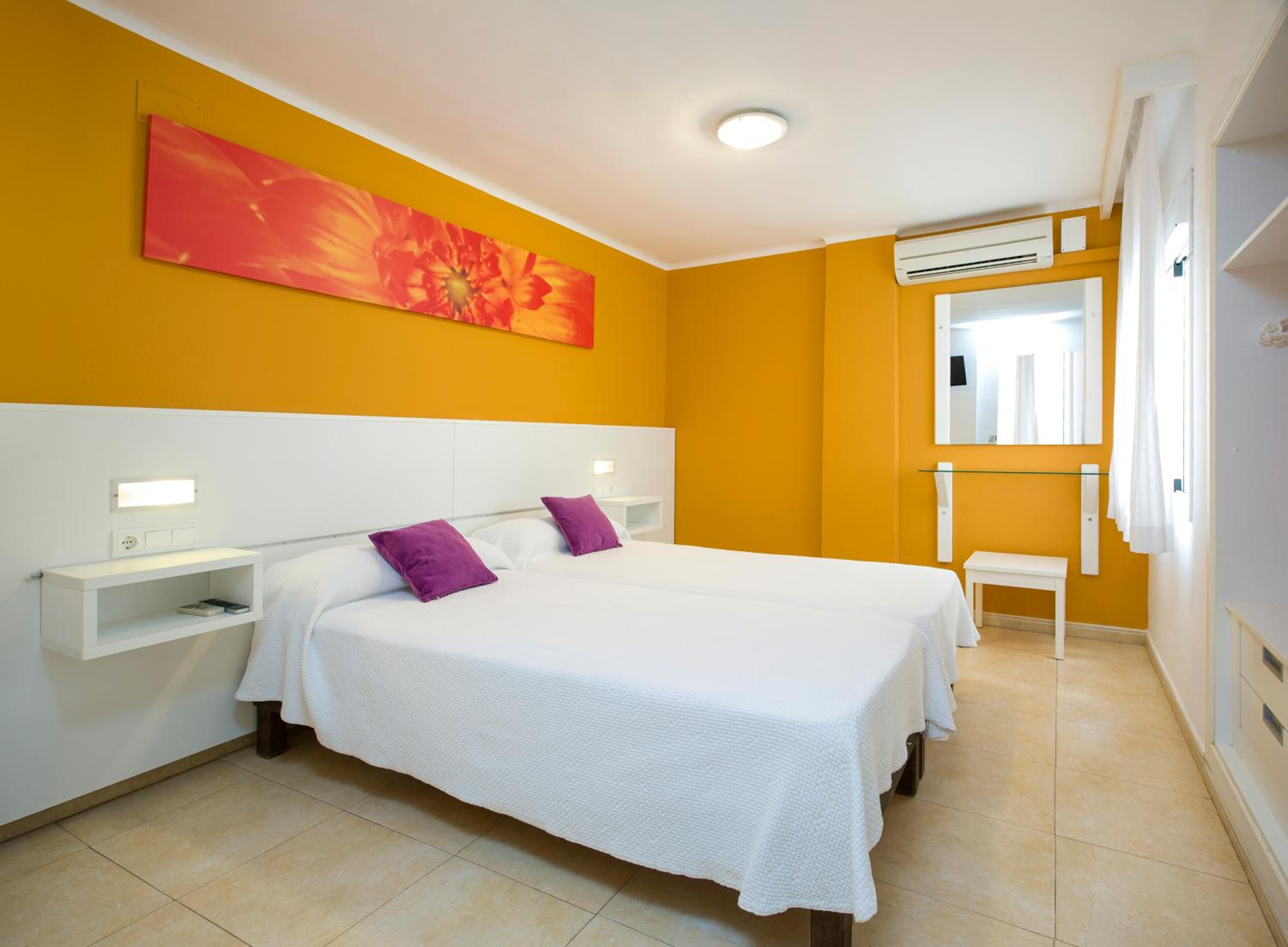 Double or Twin Room - Photo 13