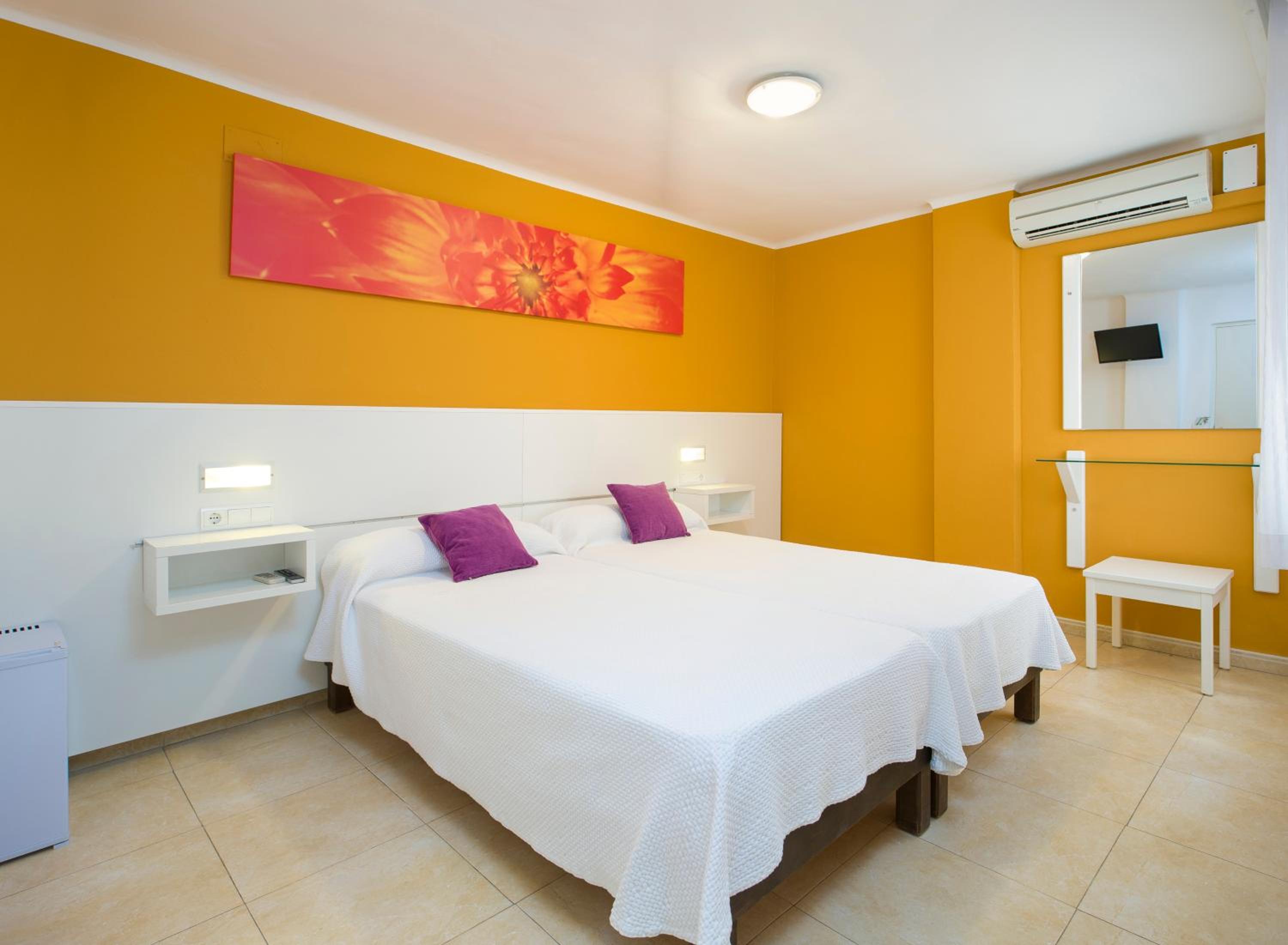 Double or Twin Room - Photo 12