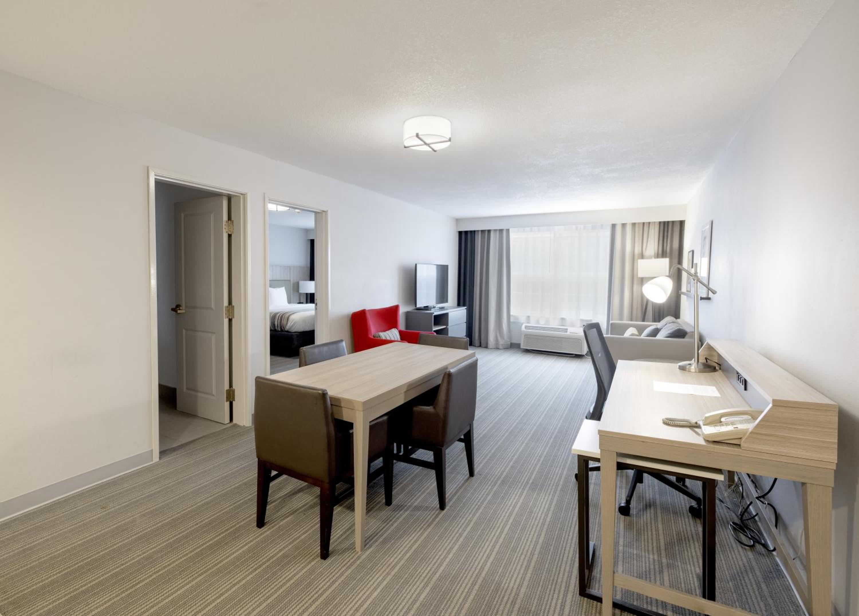 Extended Stay King Suite with Sofa Bed - Non-Smoking - Photo 2