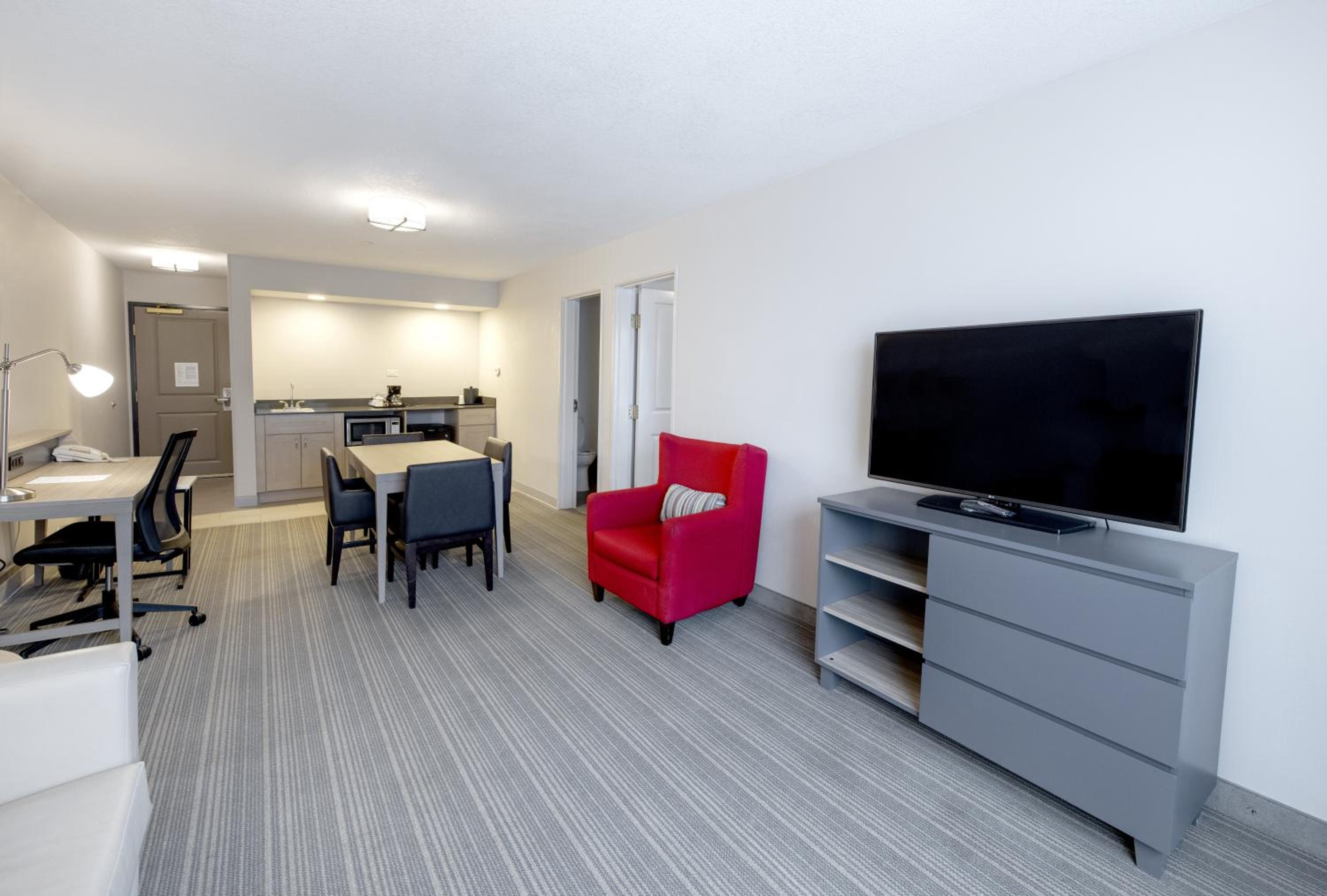 Extended Stay King Suite with Sofa Bed - Non-Smoking - Photo 5