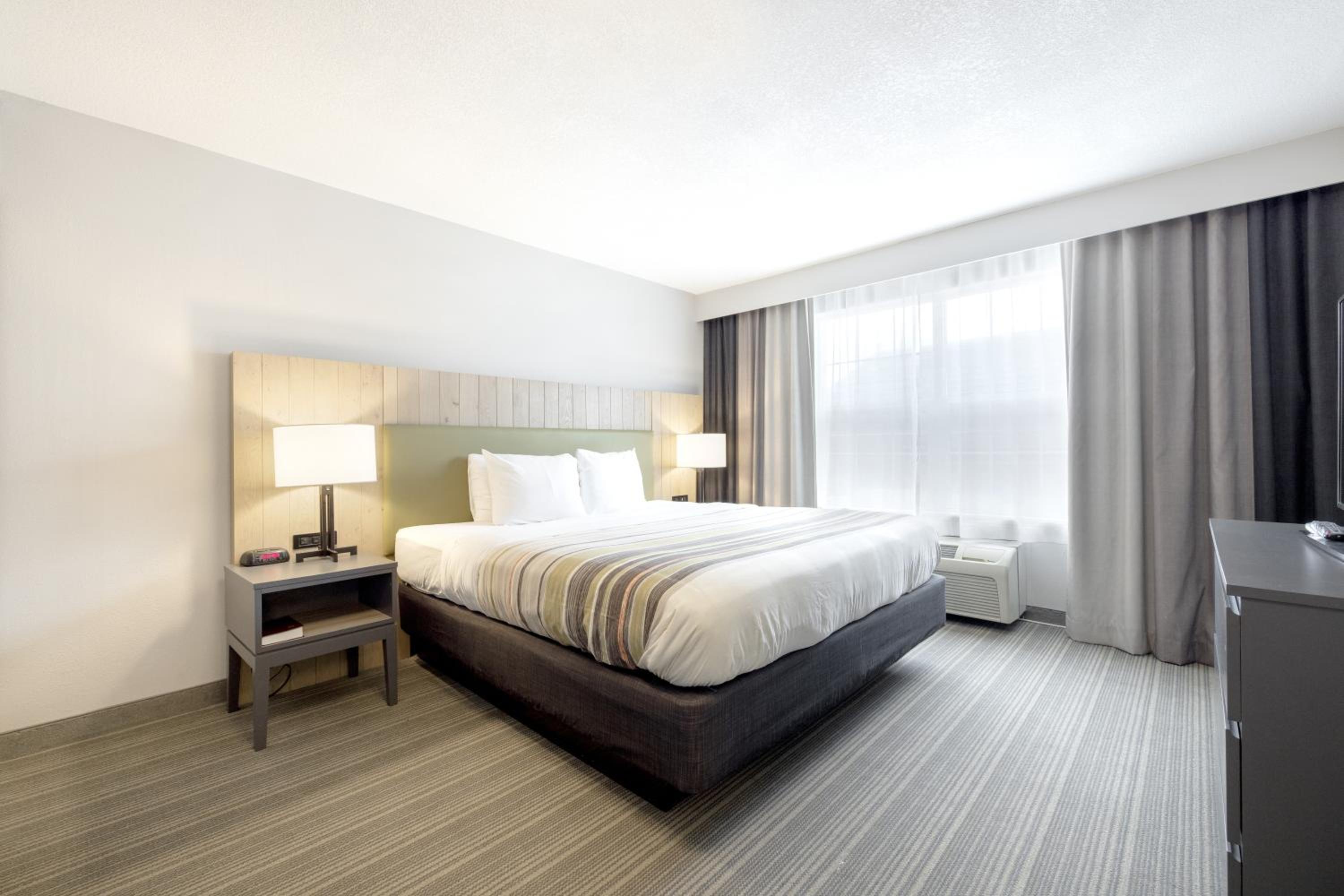 Extended Stay King Suite with Sofa Bed - Non-Smoking - Photo 7