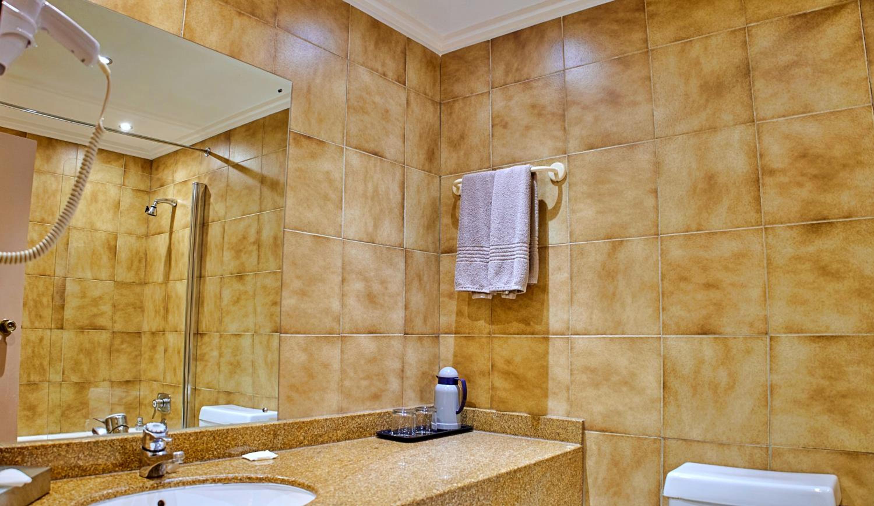 Standard Twin Room - Photo 11