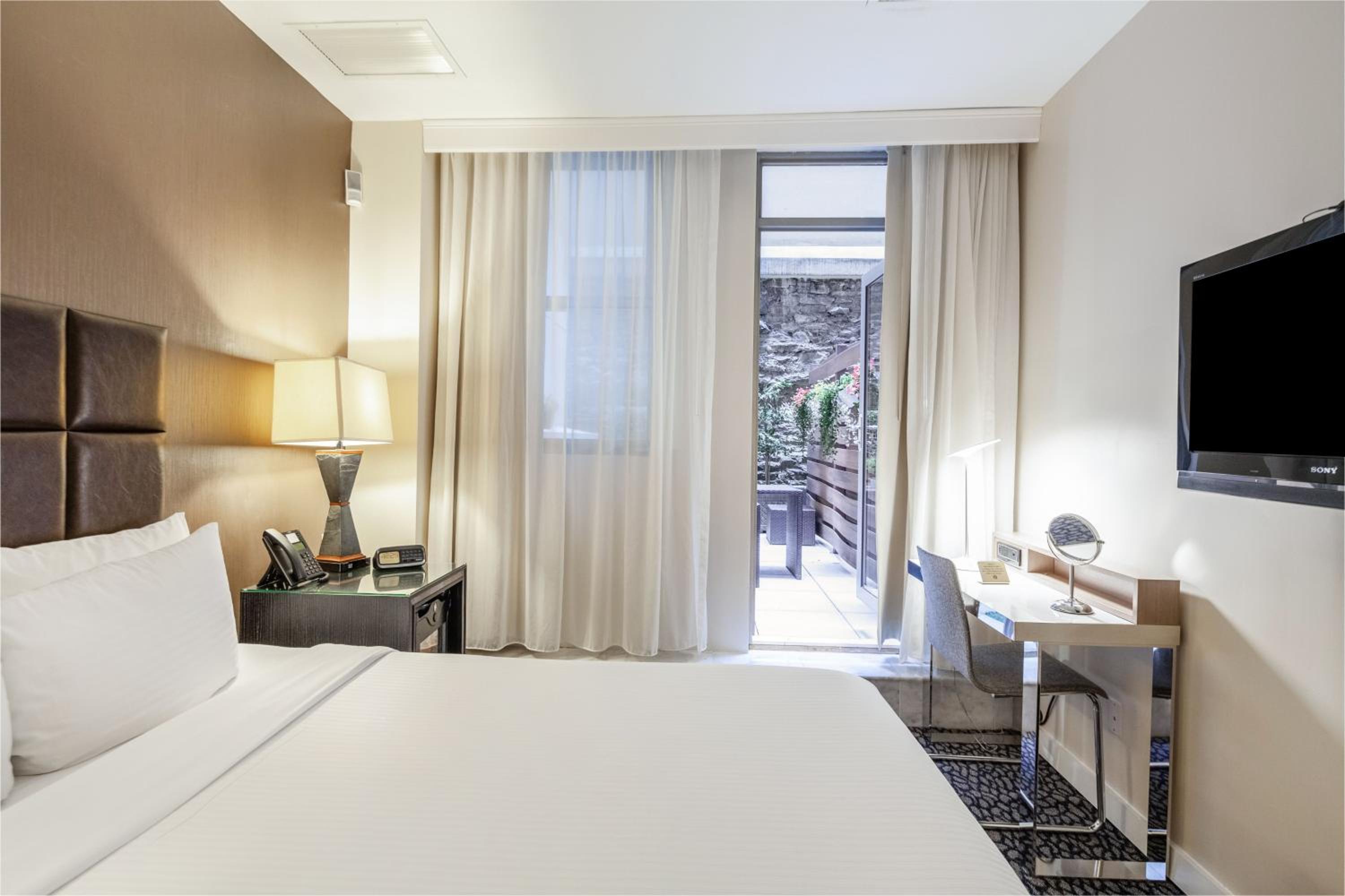 One Double Room with Garden View