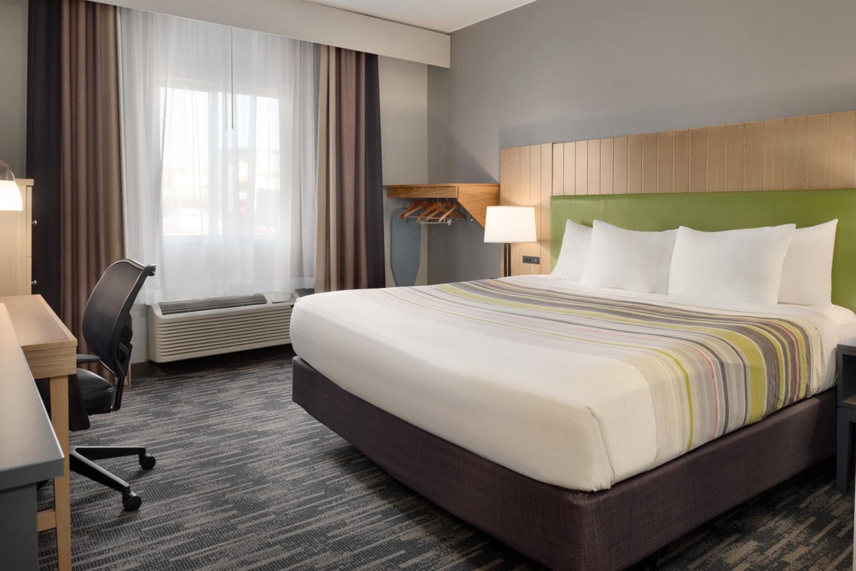 King Room - Disability Access/Dog Friendly/Non-Smoking - Photo 3