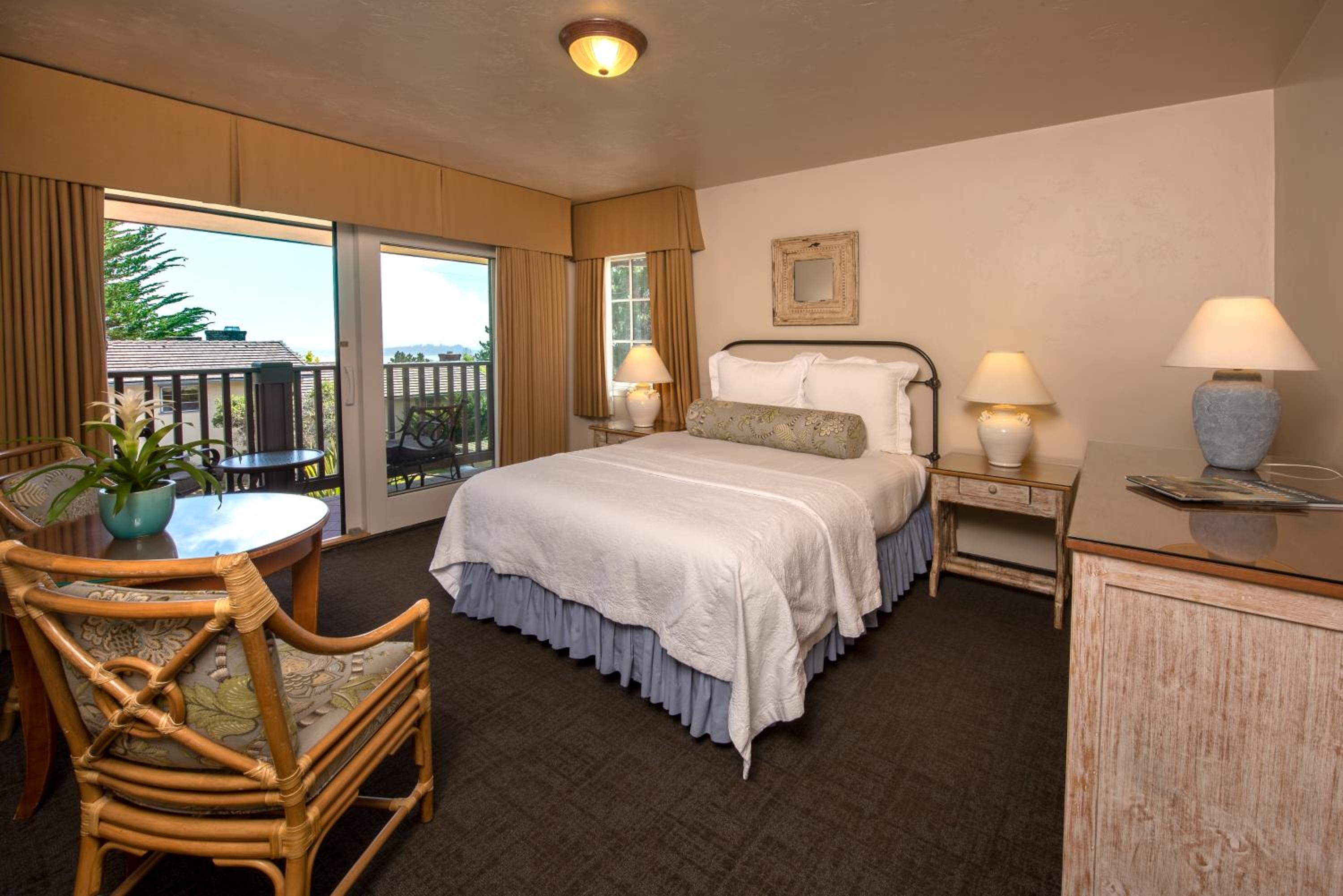 Economy Queen Room - Photo 1