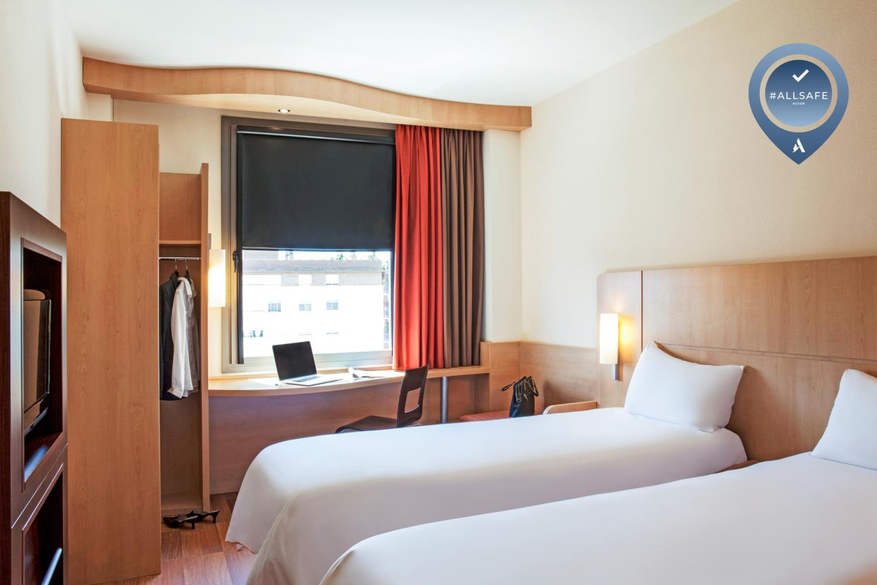 Standard Double Room - Photo 15