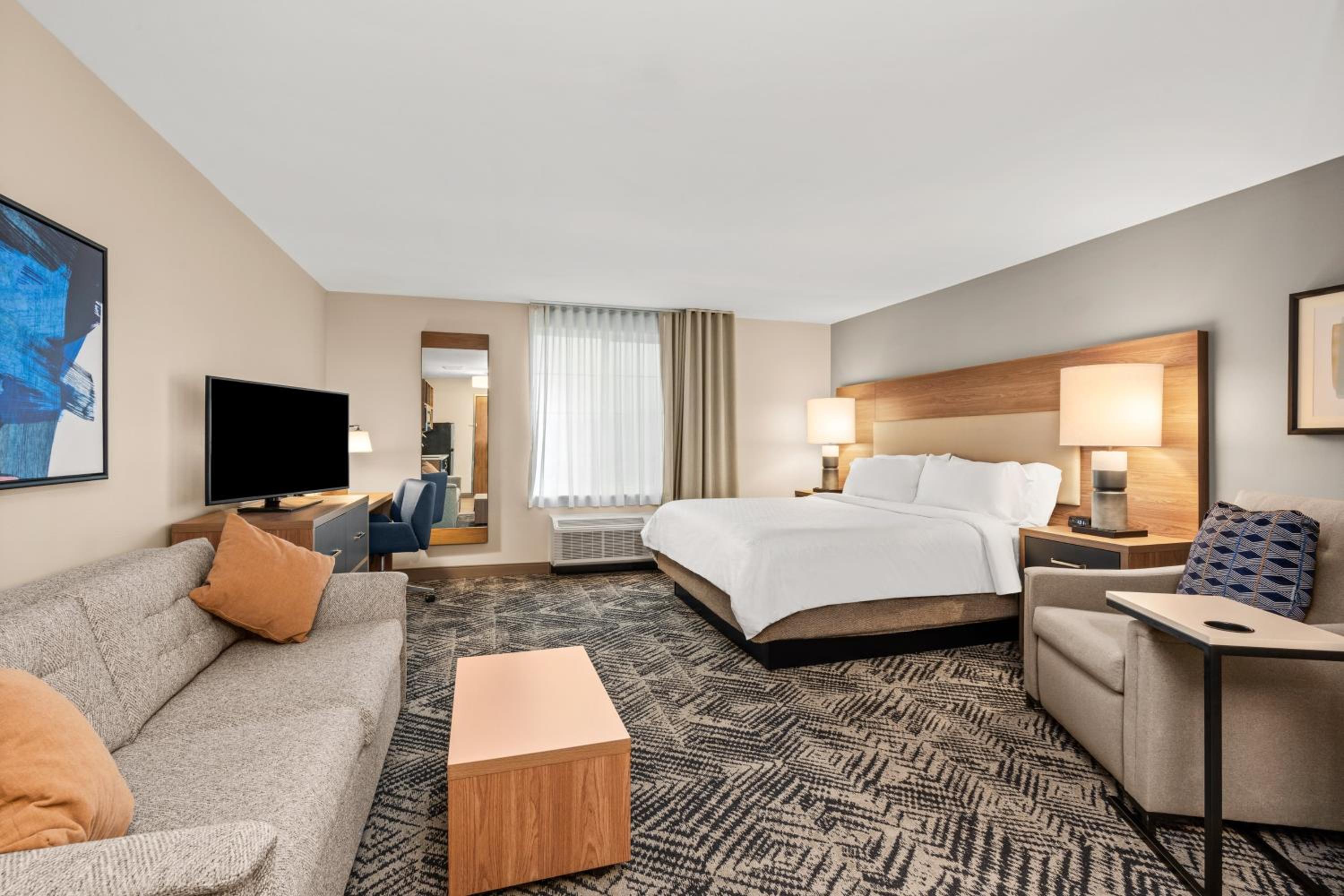 Studio Suite with King Bed - Non-Smoking - Photo 1