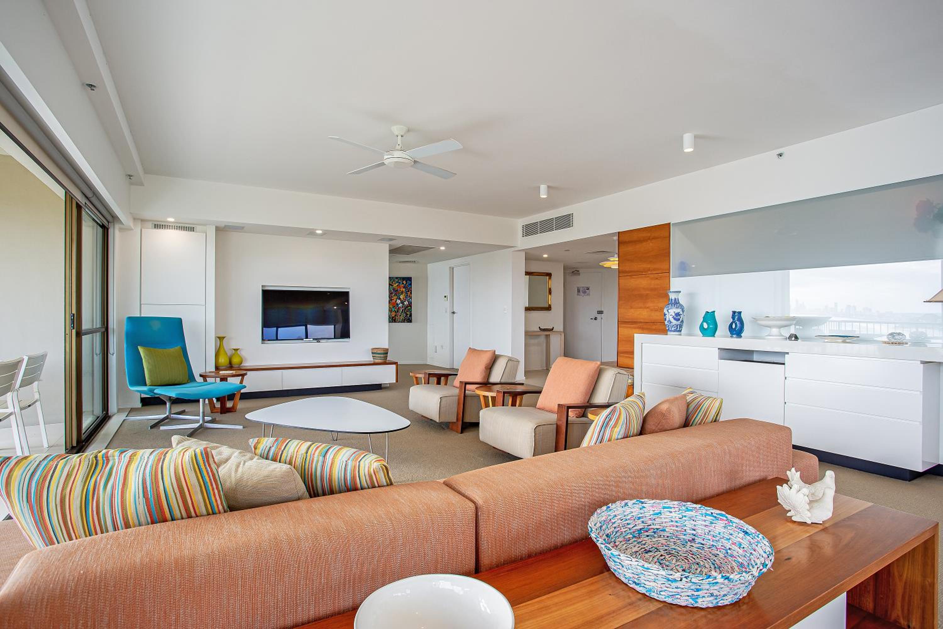 Day Time Explorer - 4 Bedroom Penthouse - Roof Top Ocean View