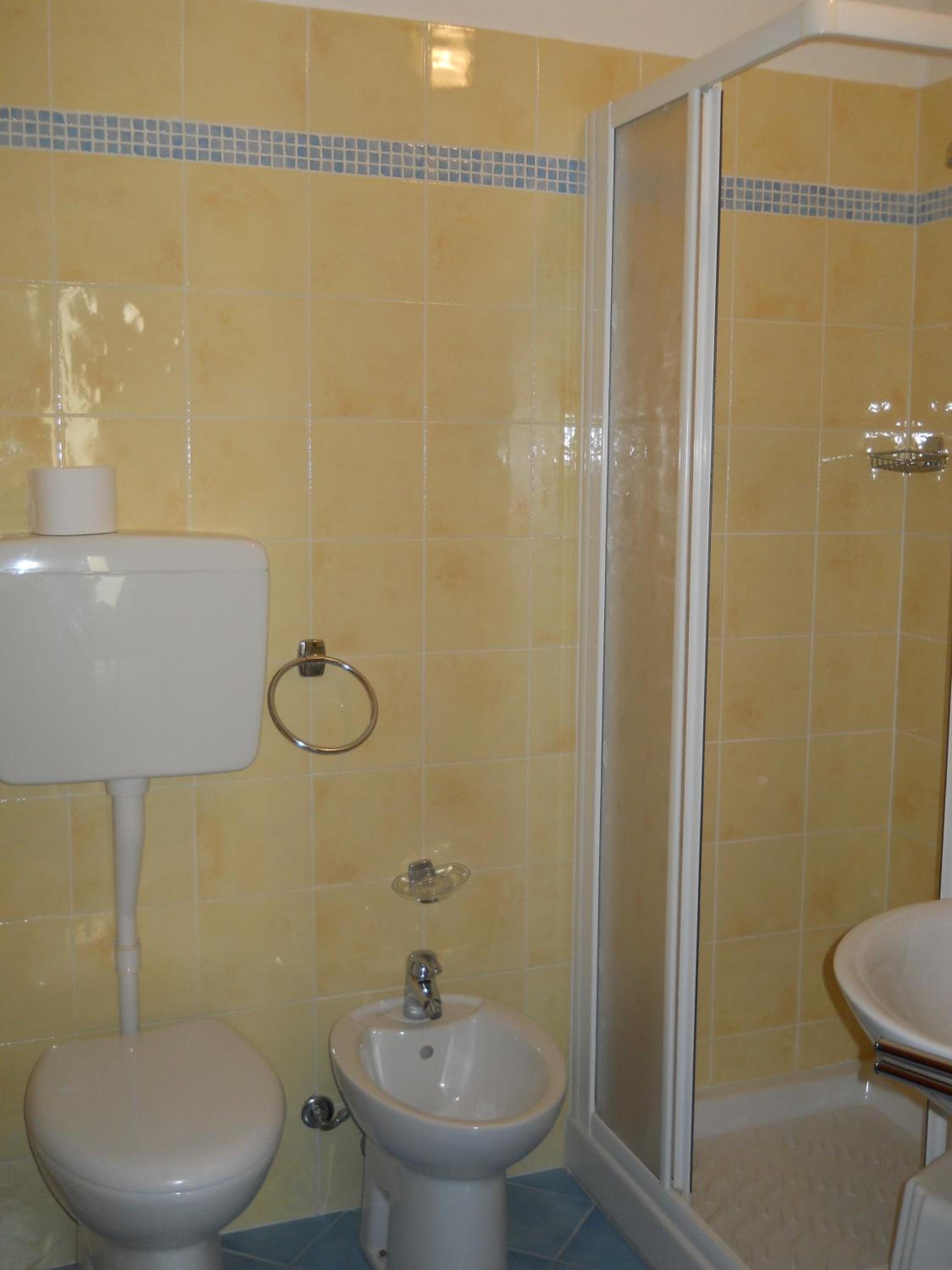 Standard Double or Twin Room with Balcony - Photo 2