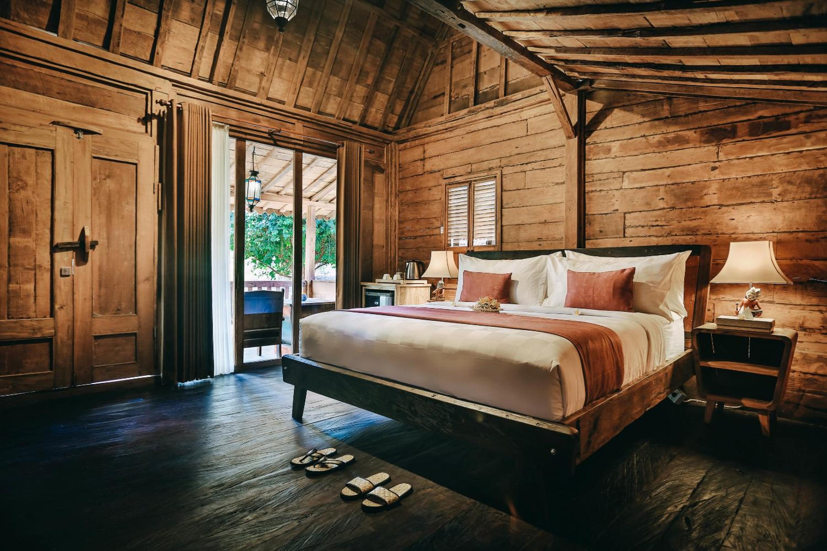 Deluxe Wooden Bungalow Double - Photo 5