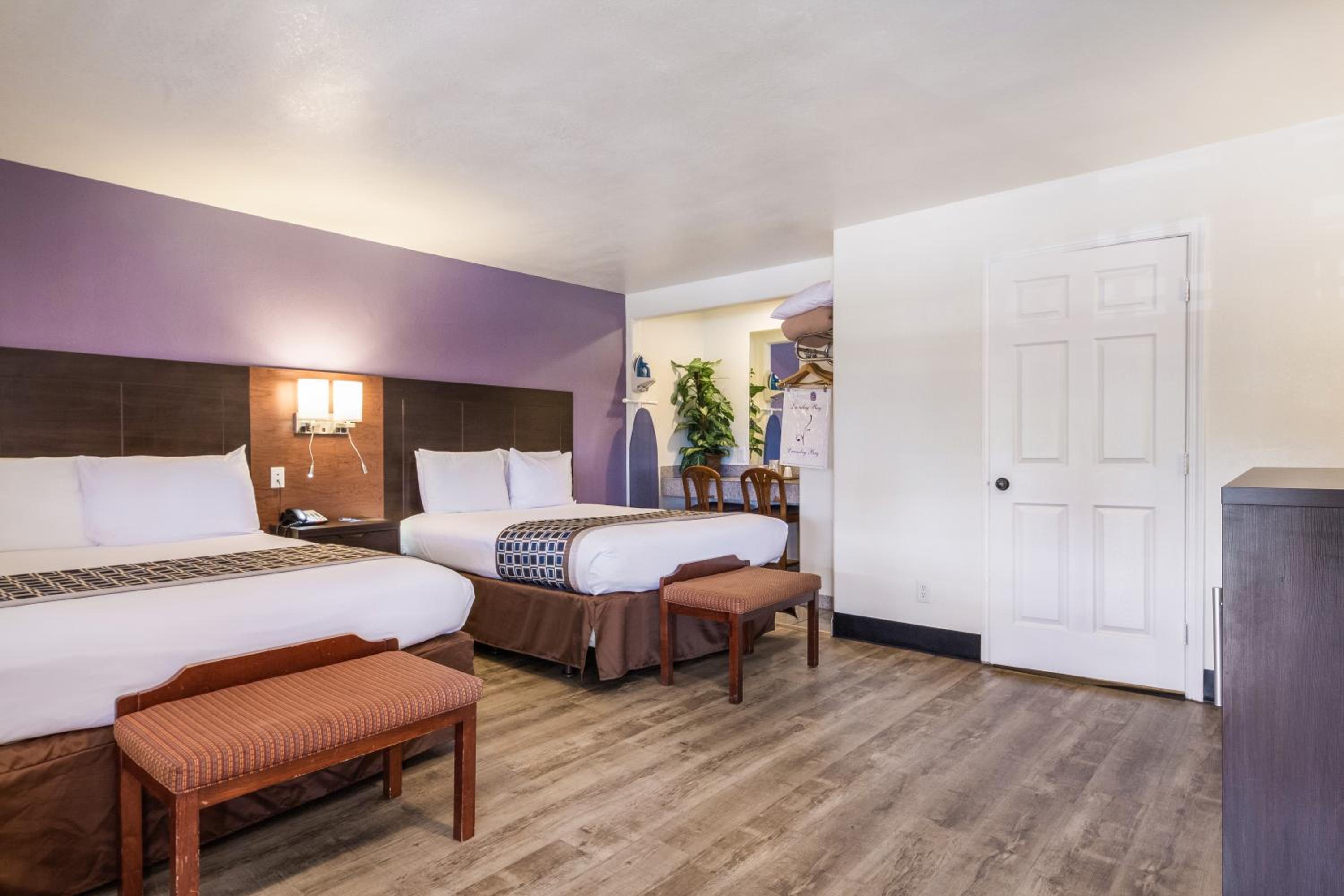 Standard Queen Room with Two Queen Beds - Non-Smoking - Photo 1