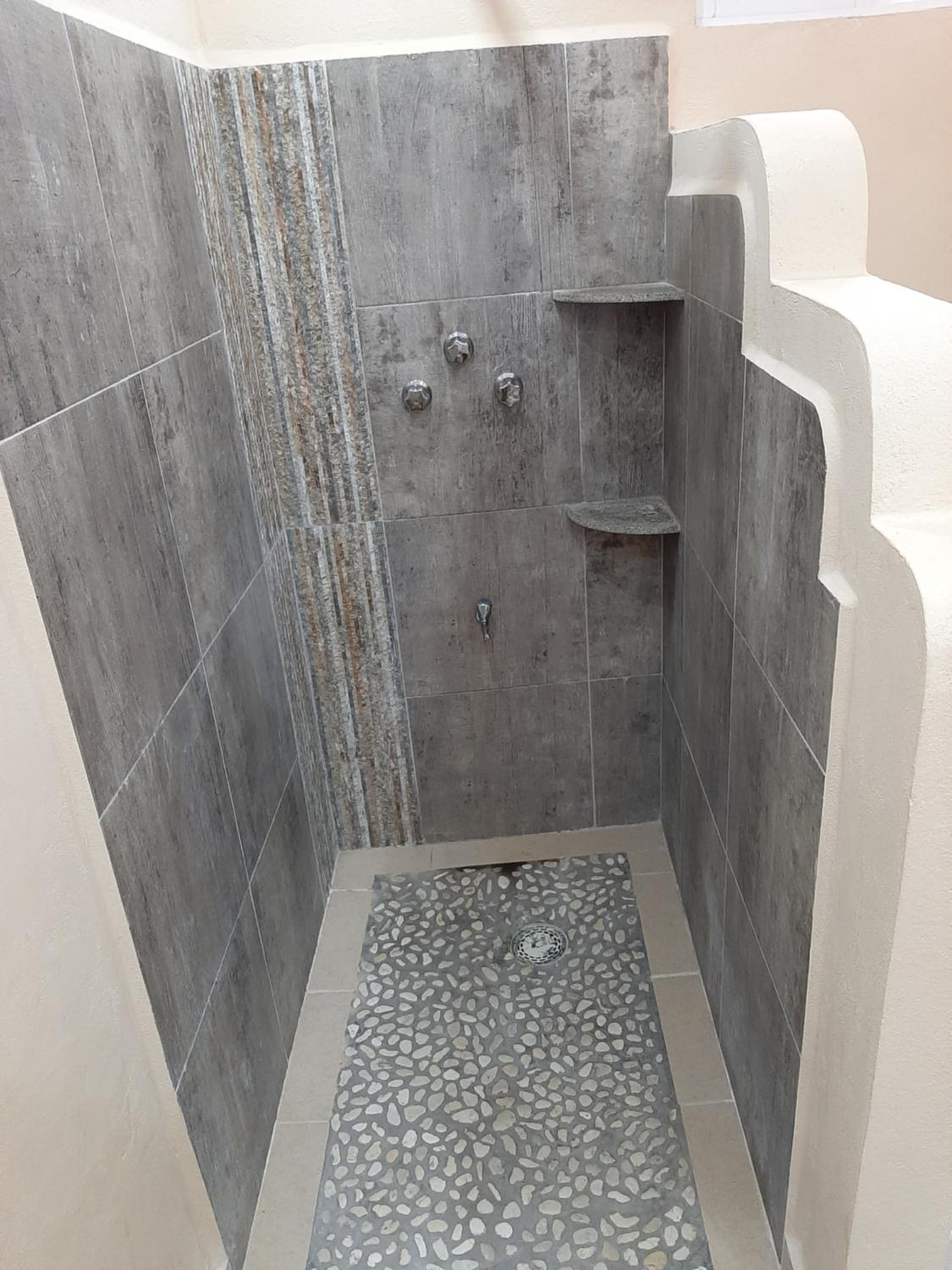 King Suite with Balcony - Photo 15