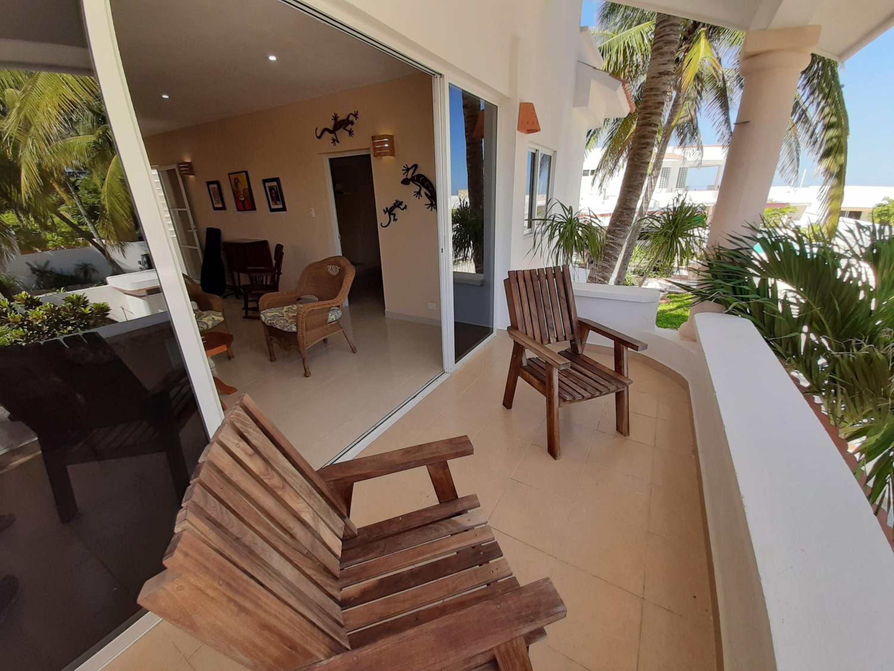 King Suite with Balcony - Photo 20