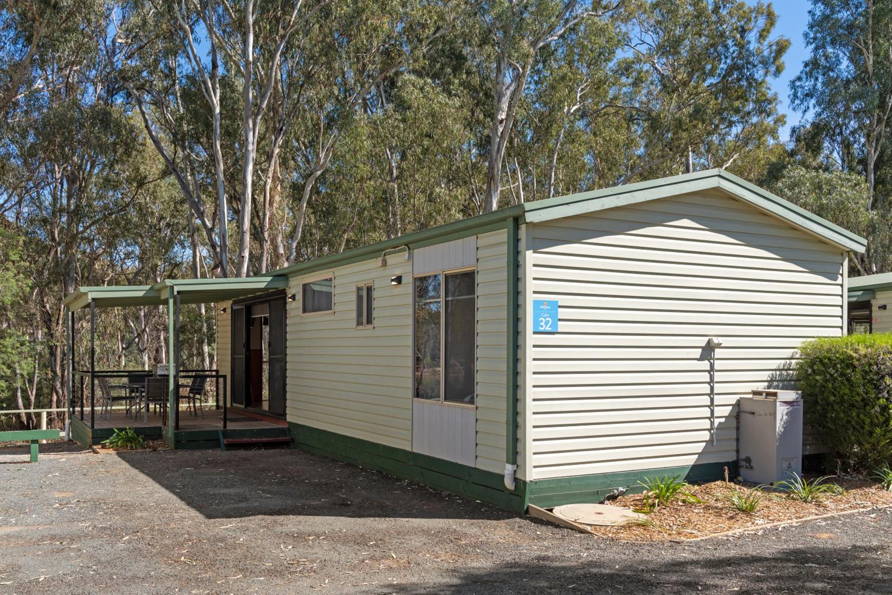 Deluxe Riverview Cabin - Photo 6