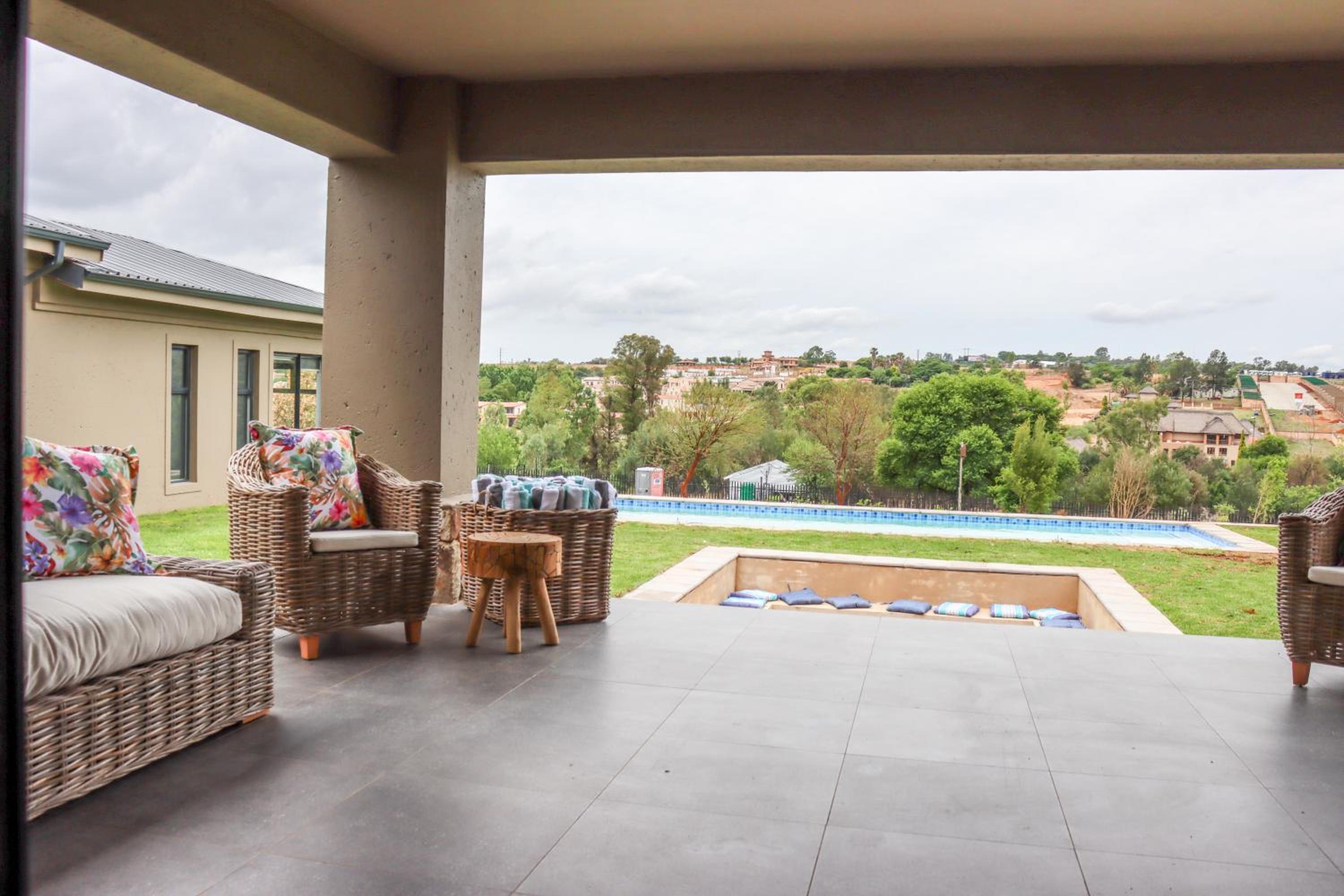 Villa - Photo 2