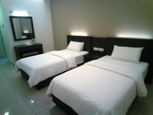 Standard Twin Room - Photo 2
