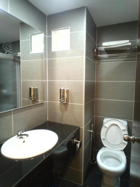 Standard Twin Room - Photo 1