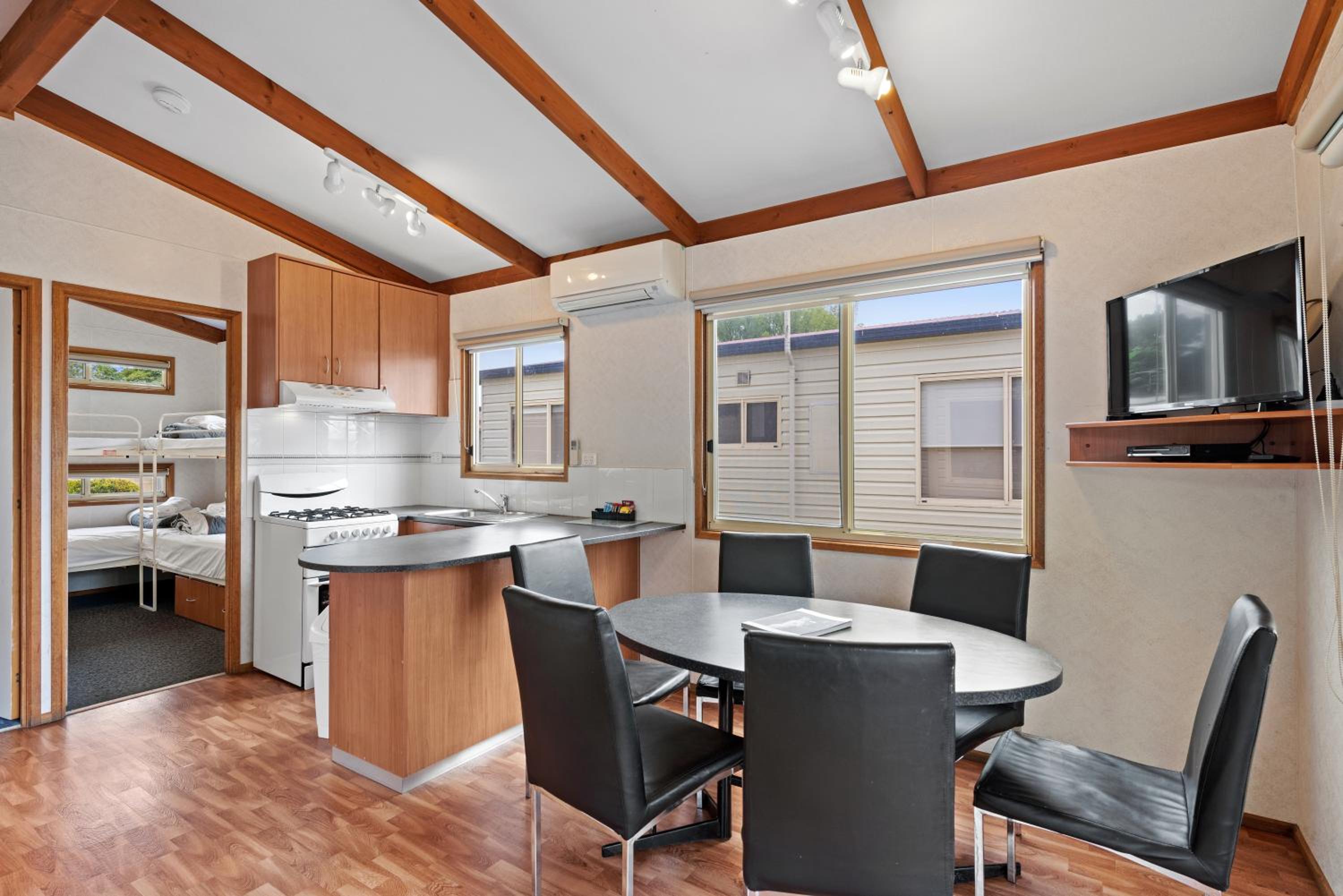 Standard 2 Bedroom Cabin - Photo 5