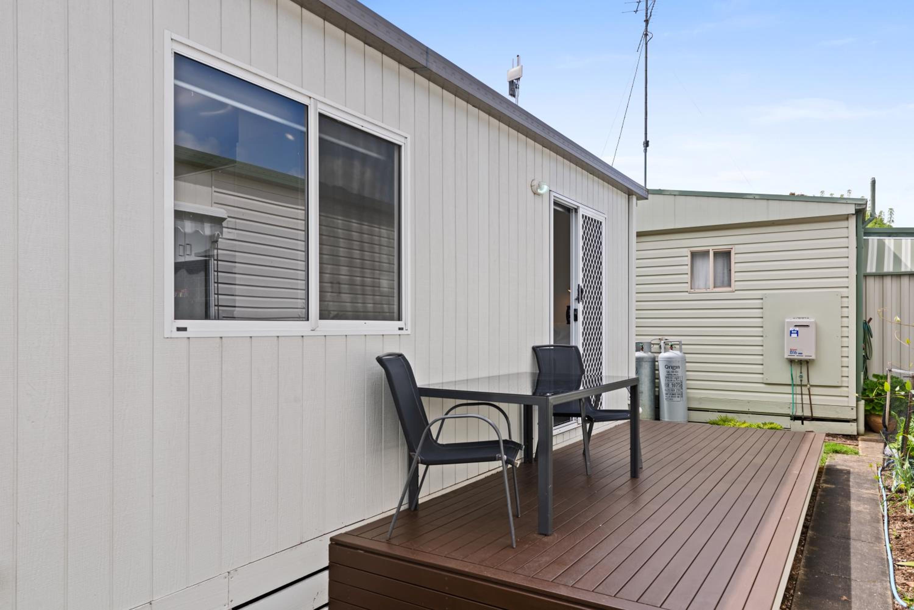 Deluxe 1 Bedroom Cabin - Photo 2