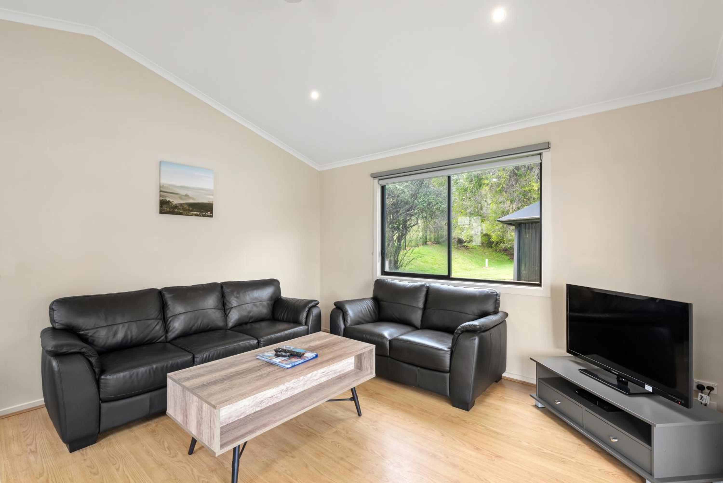 Deluxe 2 Bedroom Cabin - Sleeps 5