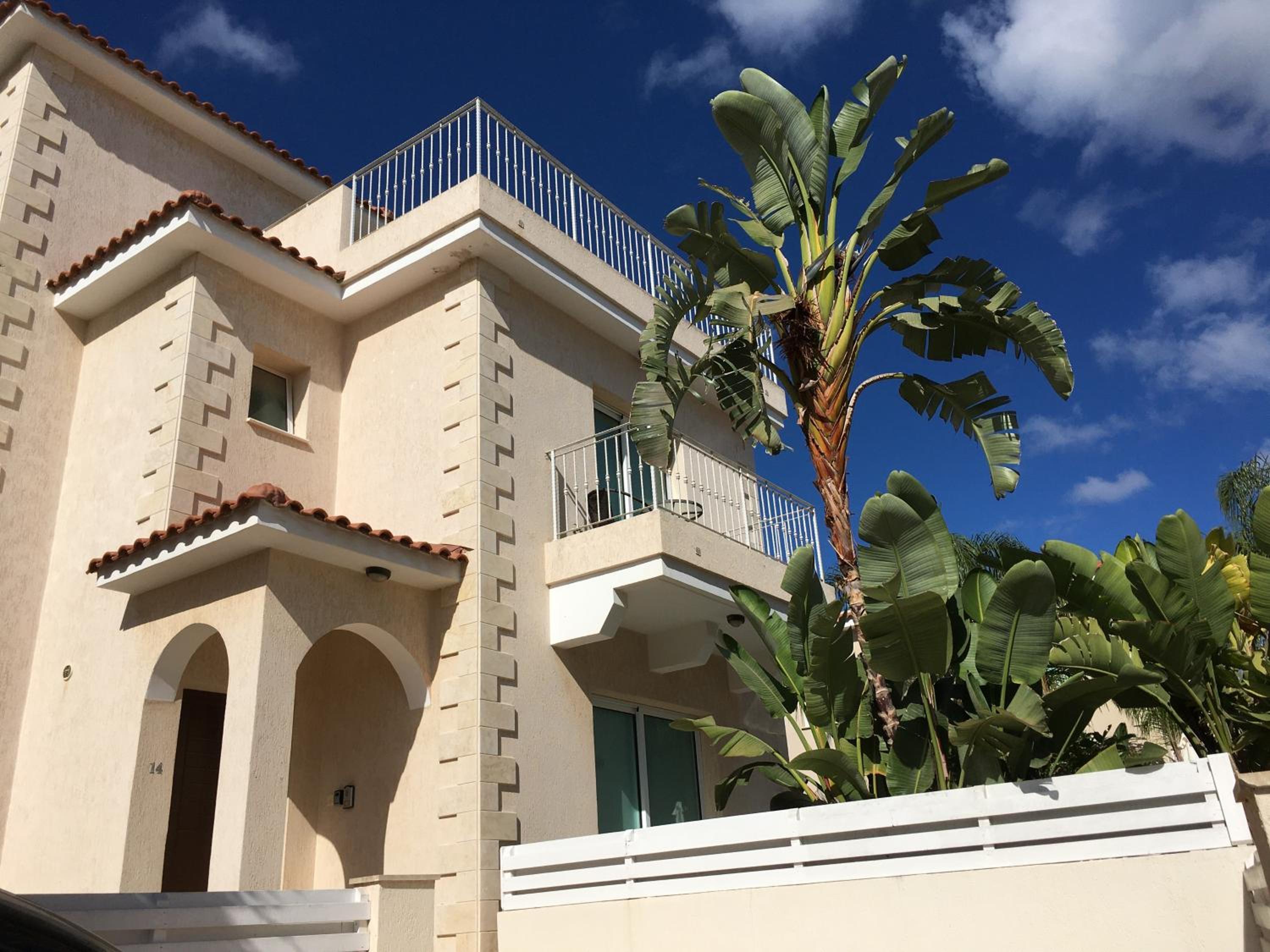 Villa photo 2