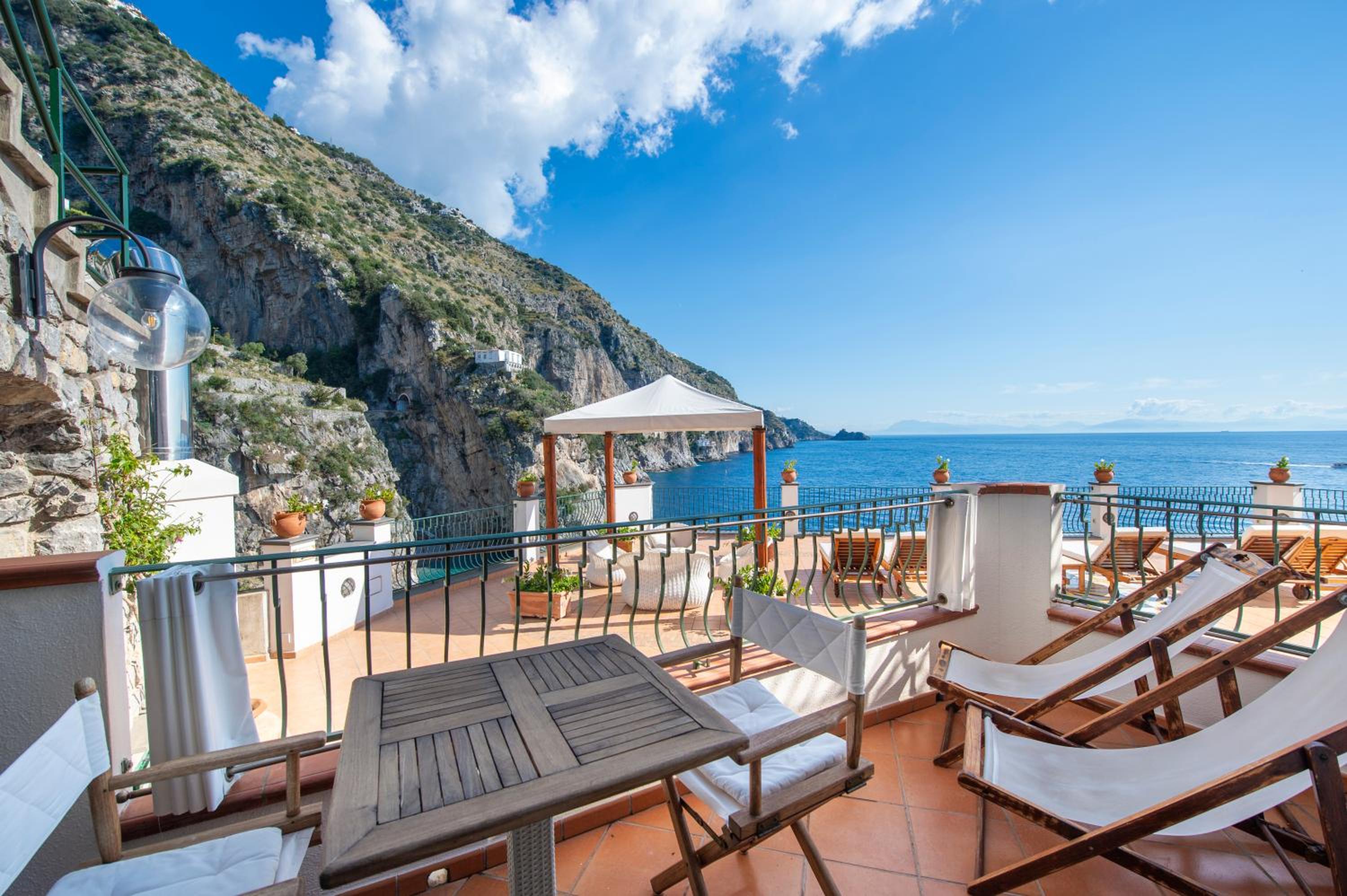 Superior Double Room with Balcony and Sea View photo 2