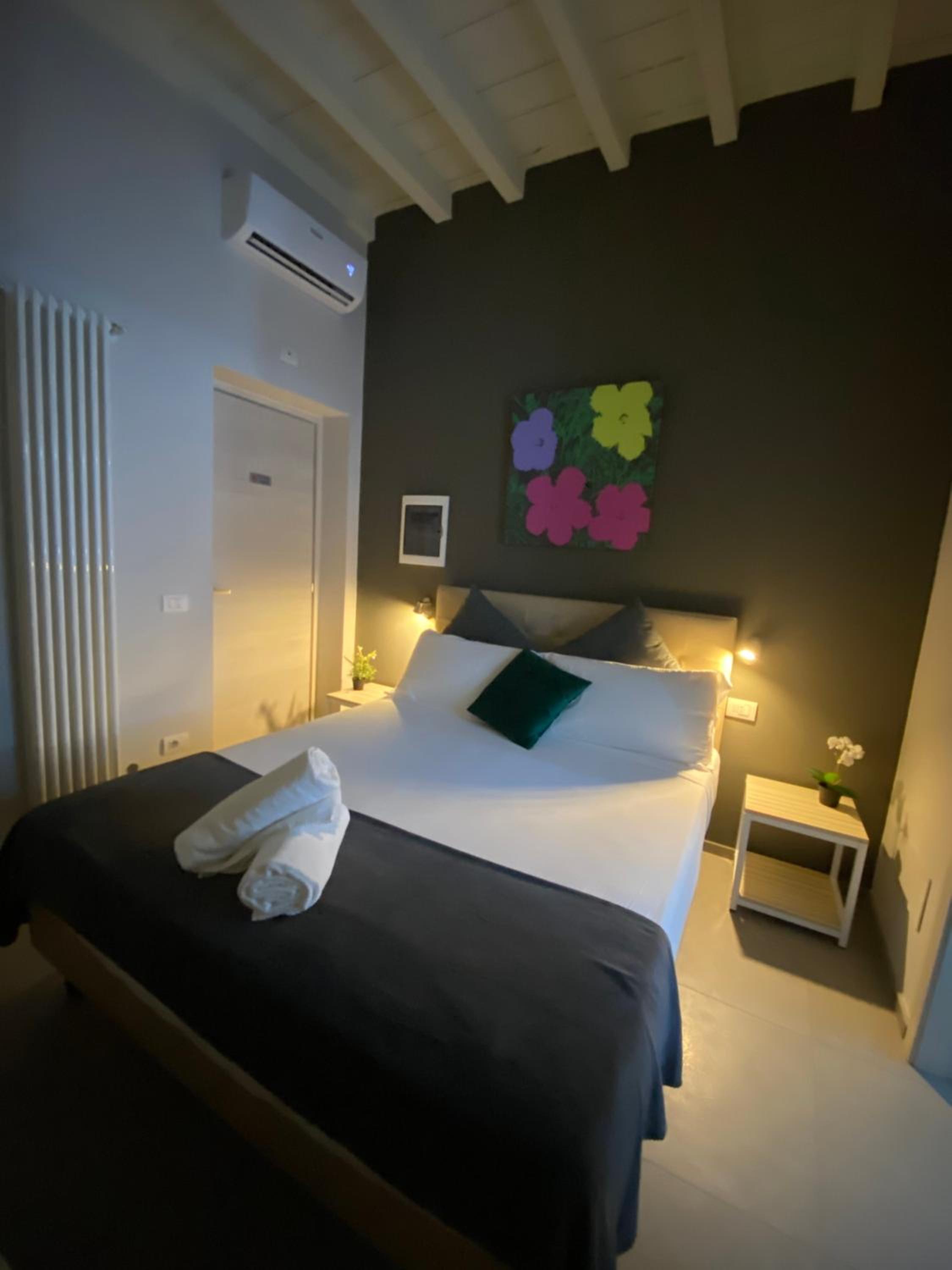 Double Room with Private Bathroom - Photo 26