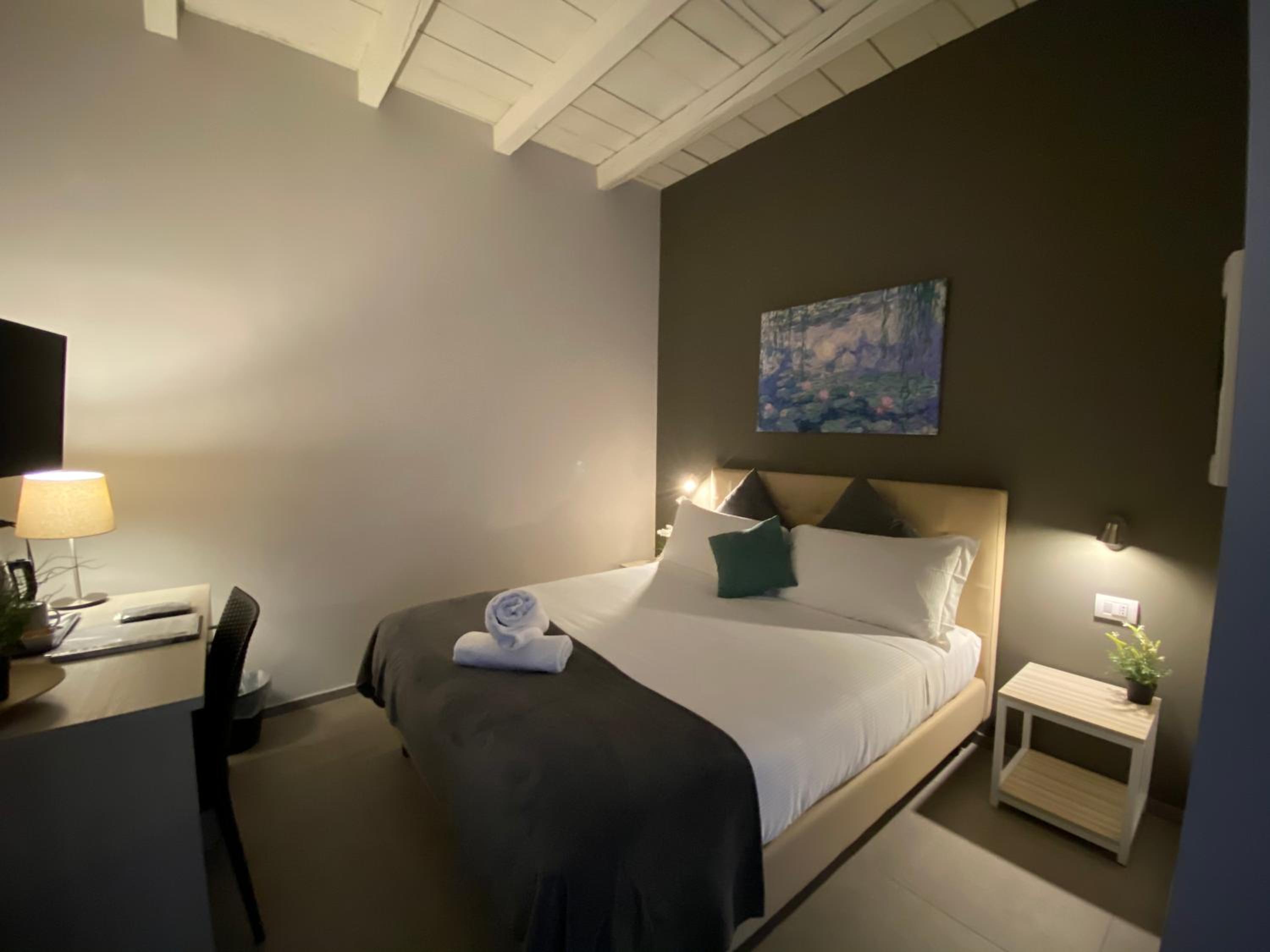 Double Room with Private Bathroom - Photo 14