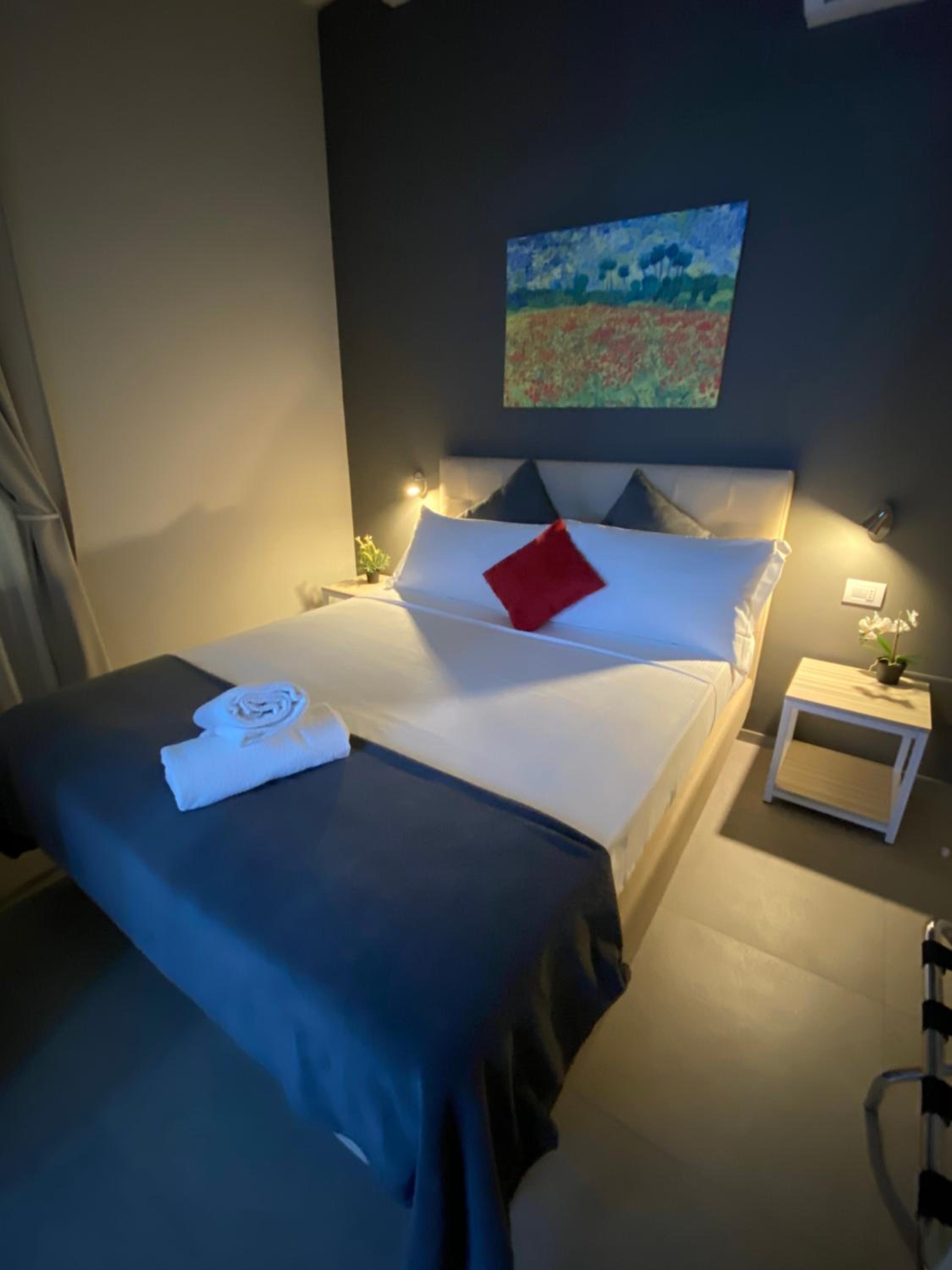 Double Room with Private Bathroom - Photo 13