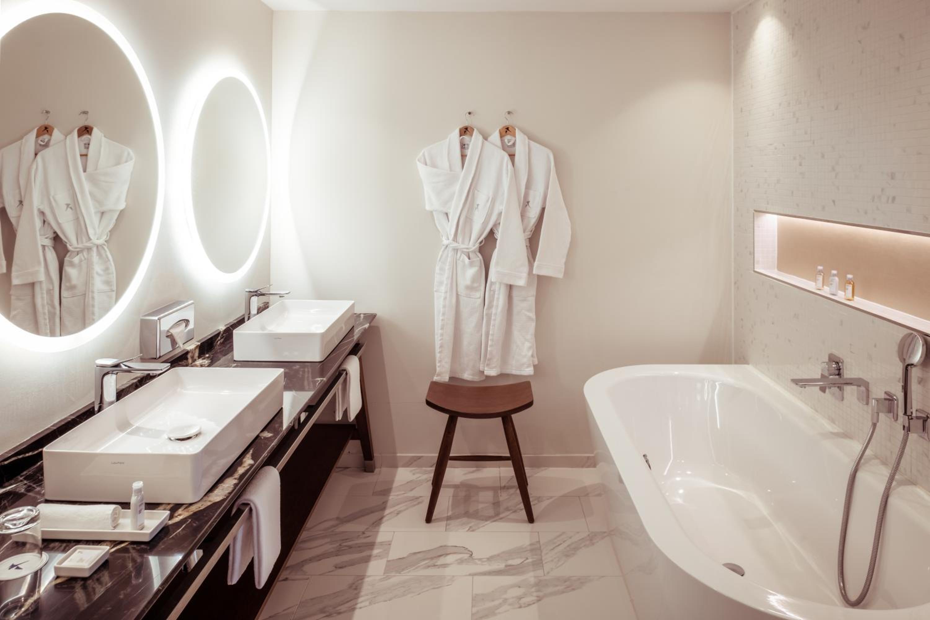 Junior Suite Deluxe with Balcony photo 3