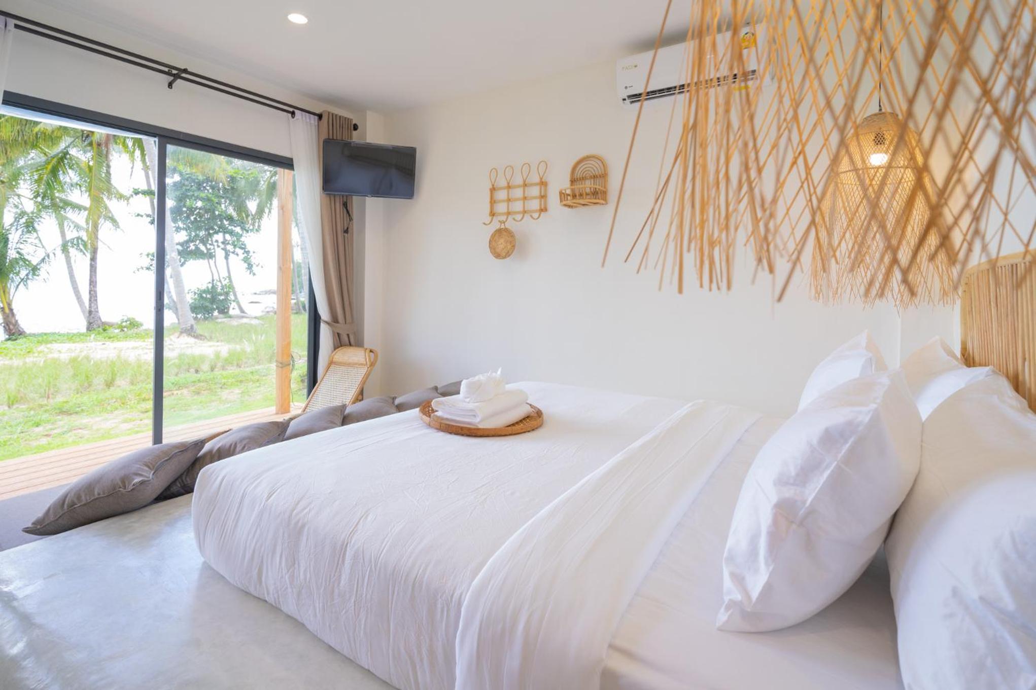 Villa - Beach Front - Photo 9