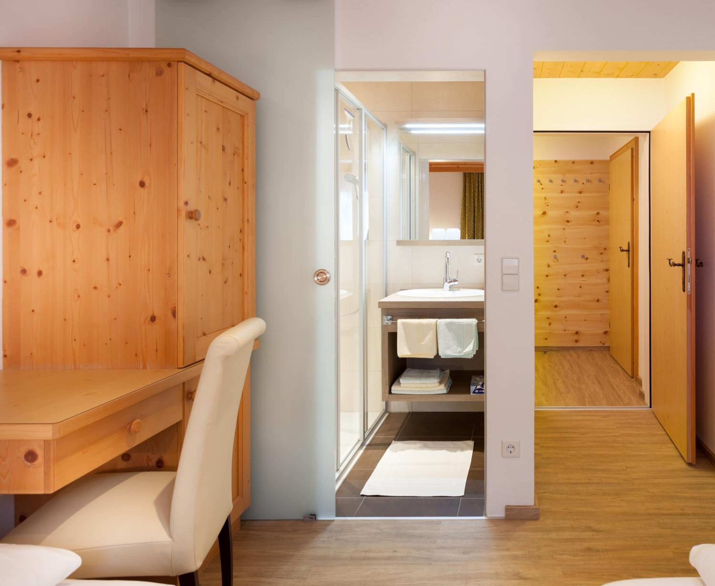 Two-Bedroom Apartment with Mountain View photo 1