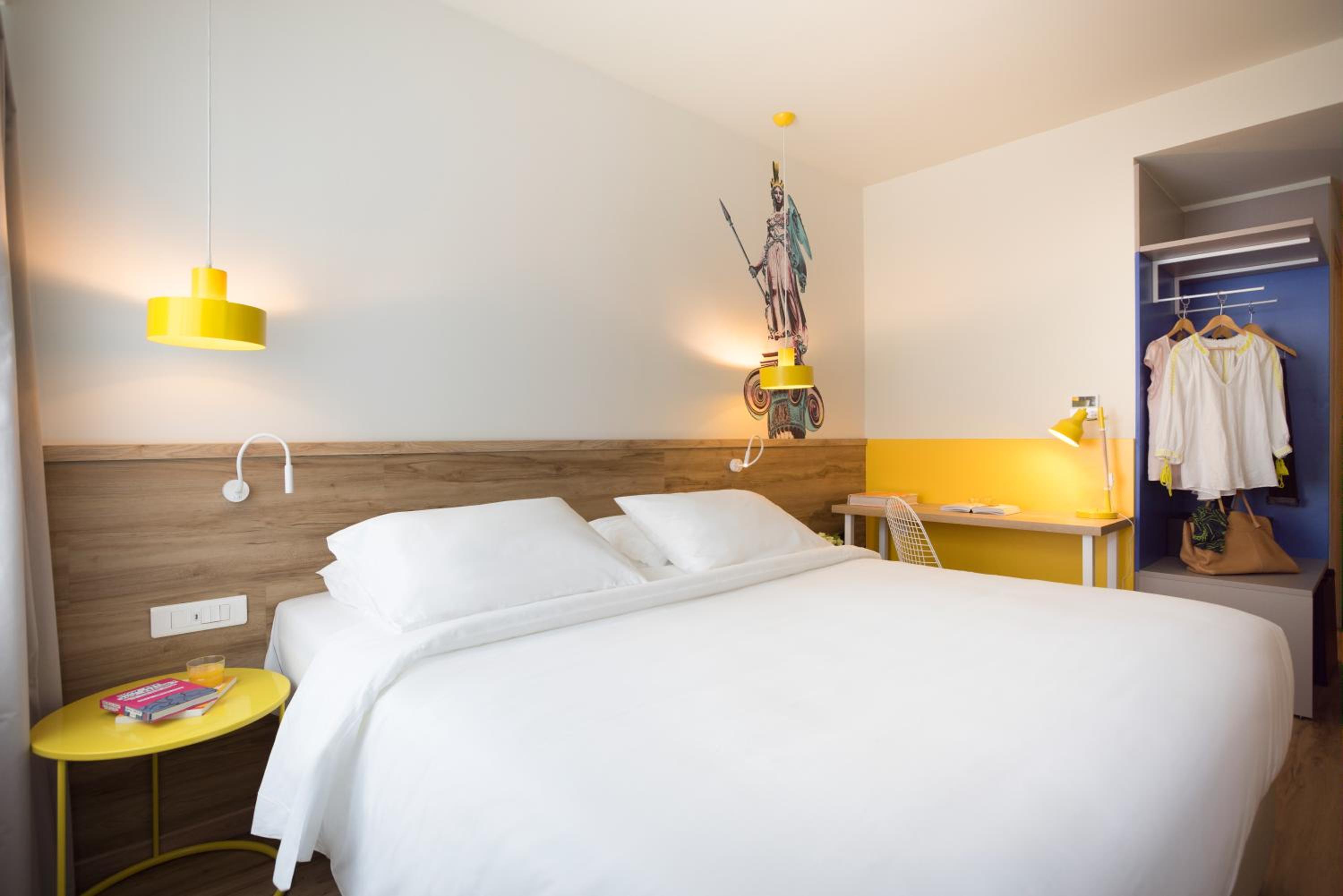 Standard Double or Twin Room thumbnail 6