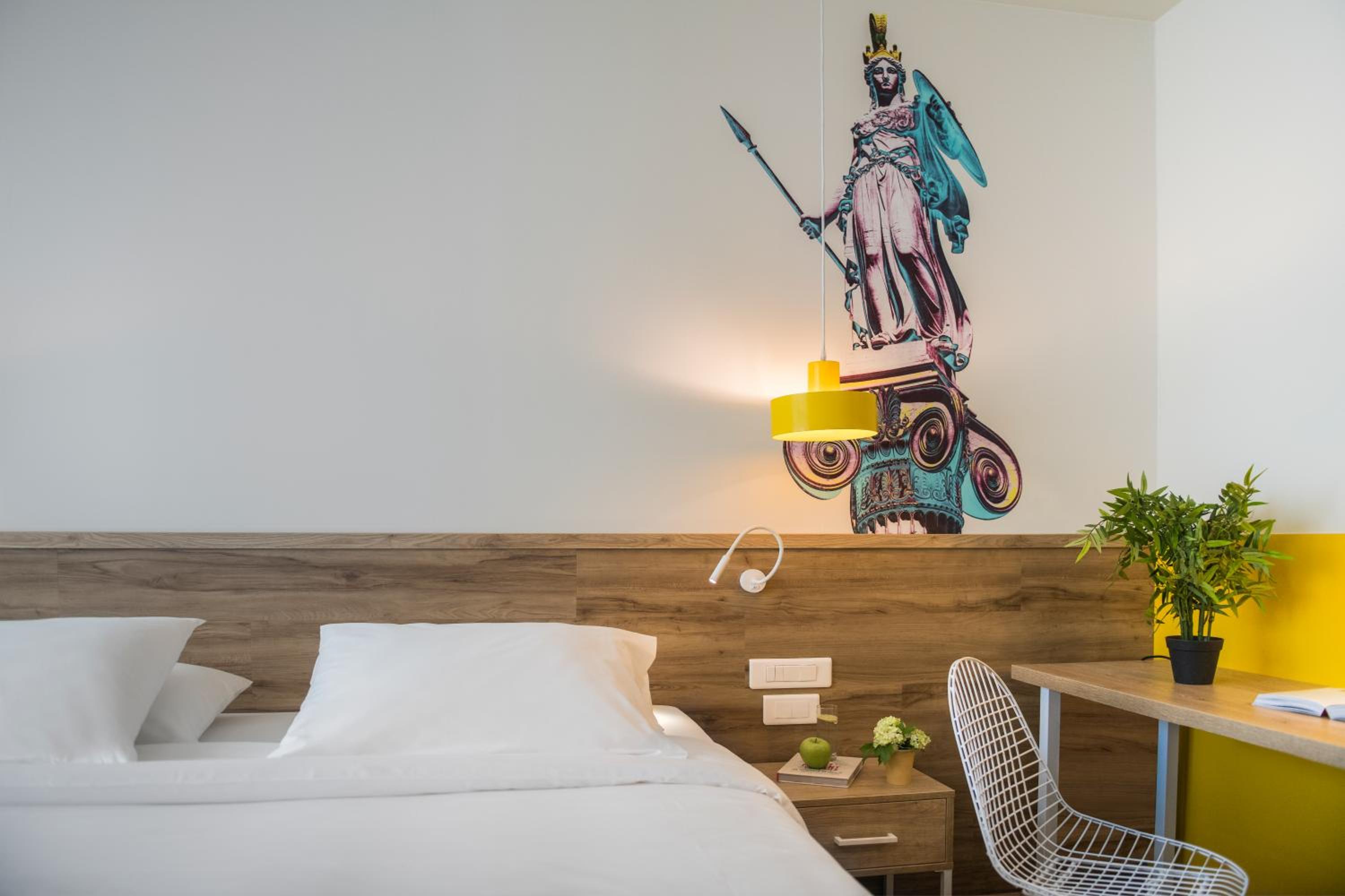 Standard Double or Twin Room thumbnail 6