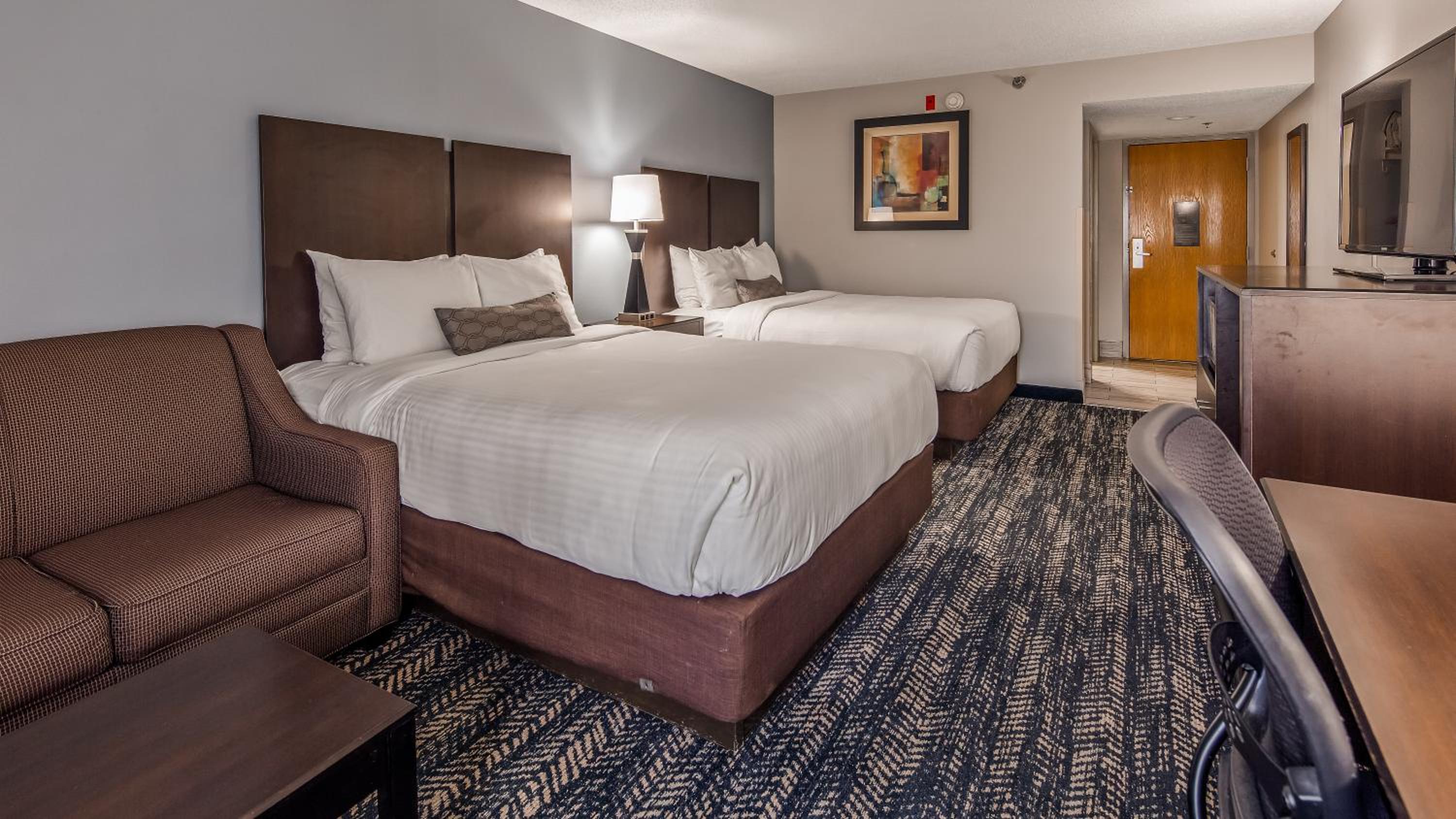 Queen Room with Two Queen Beds - Non-Smoking - Photo 7