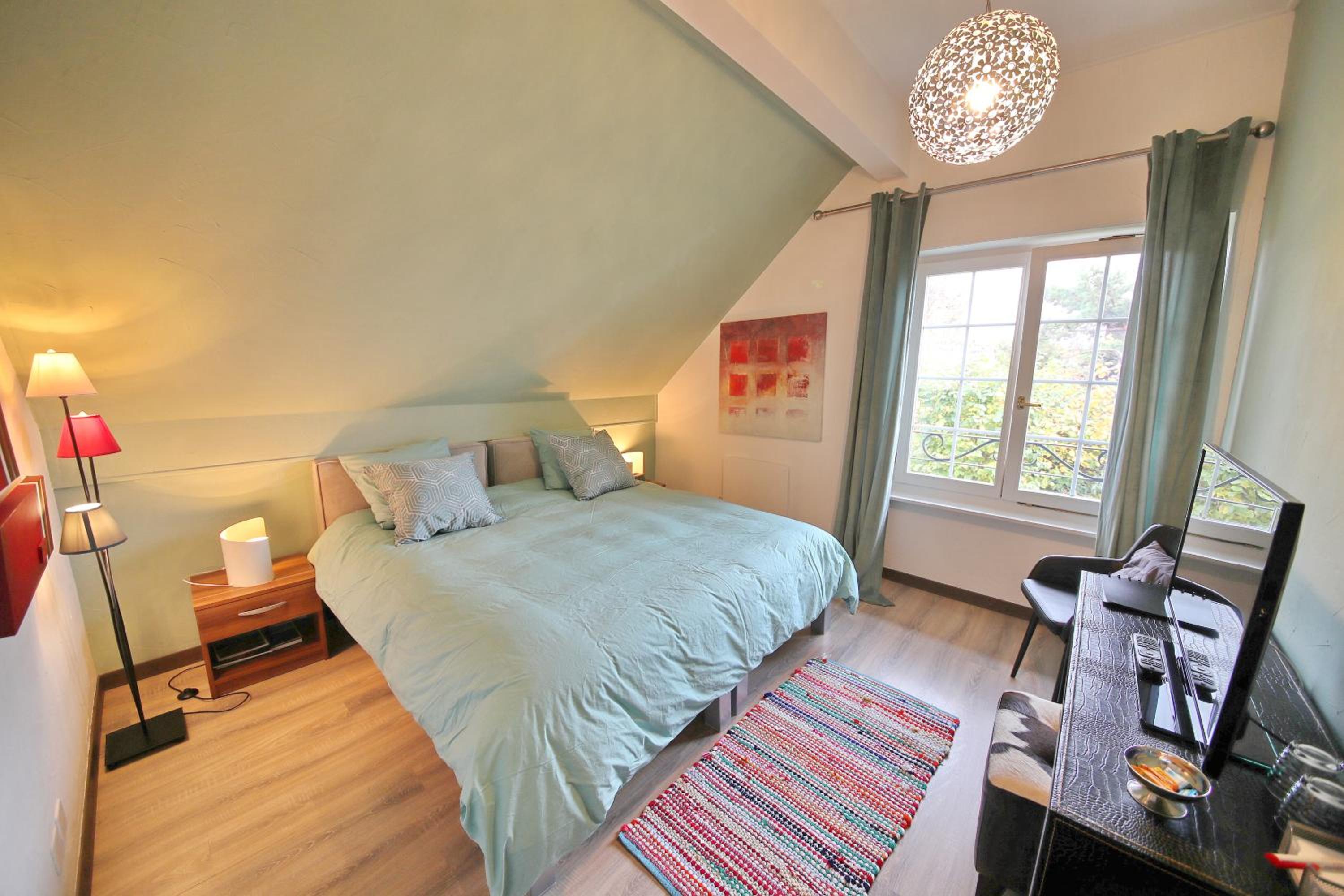 Corseaux Beach | Standard Double or Twin Room with Partial Lake View photo 3
