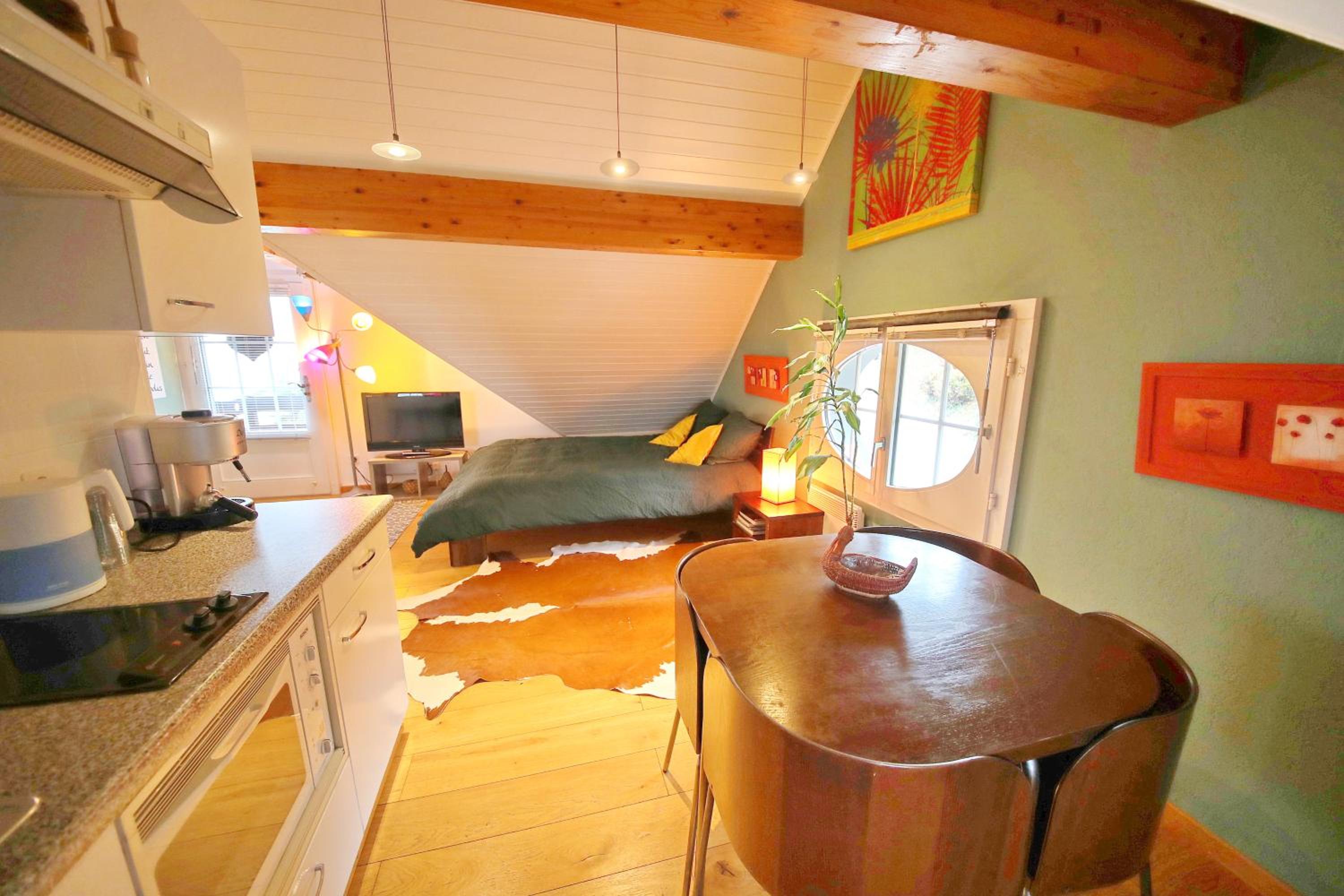 Riviera Beach | Studio with Partial Lake View photo 2