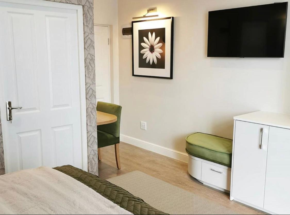 Luxury King Room - Photo 4