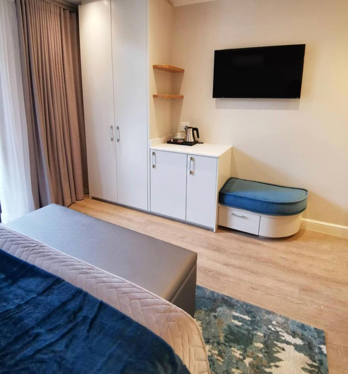 Standard King Room - Photo 4