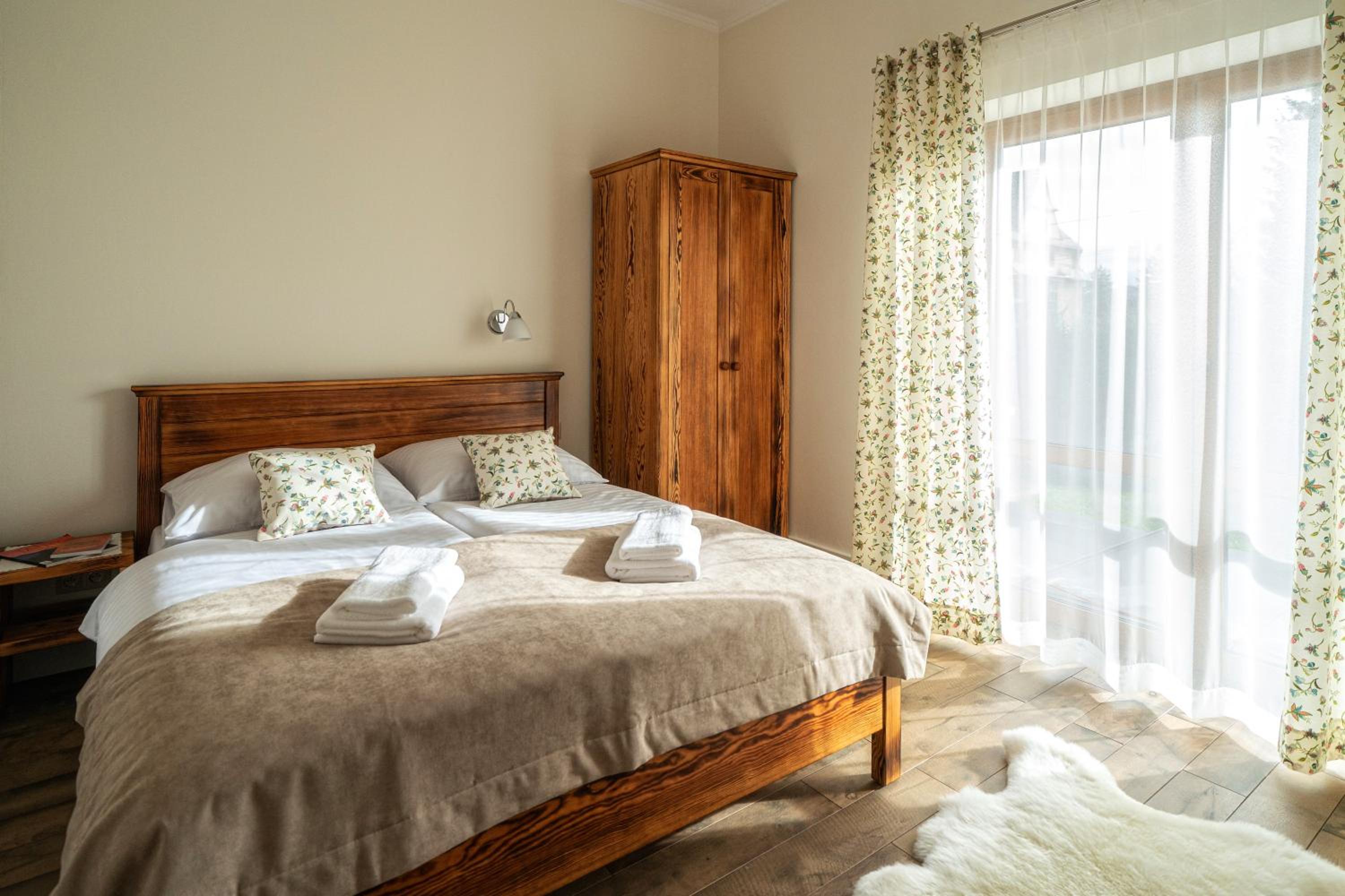 One-Bedroom Apartment - Photo 1