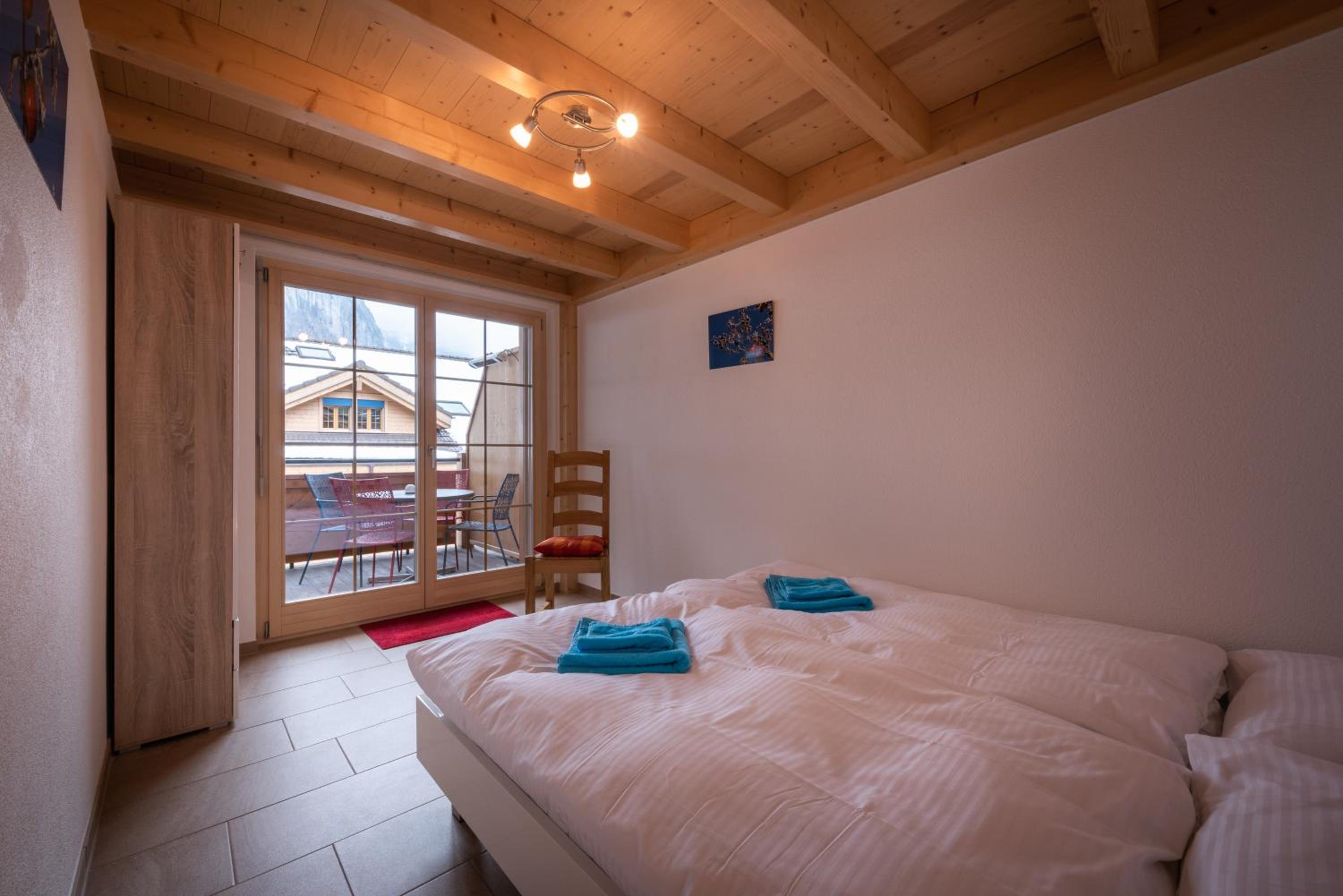 Apartment with Balcony - Photo 14