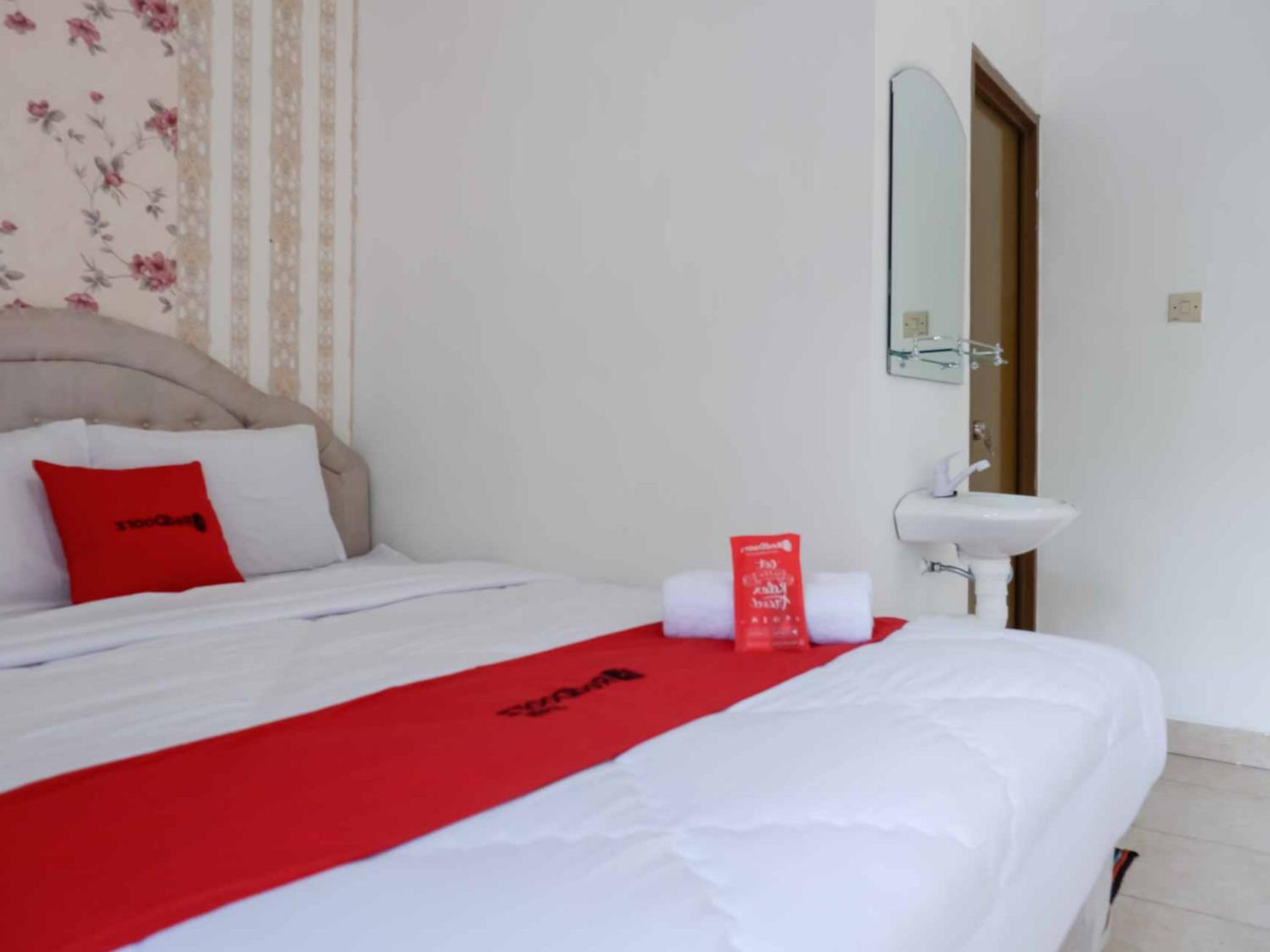 Standard Double Room - Photo 2
